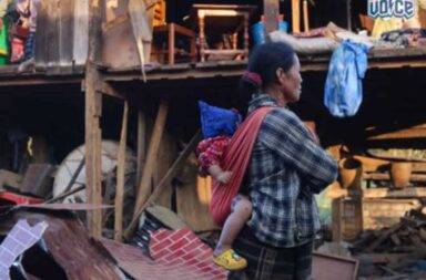 ၂၀၂၅ ခုနှစ်တွင် ခက်ခဲကြမ်းတမ်းမှုများ ချုပ်ငြိမ်းပြီး ငြိမ်းချမ်းရေး ရရန် ကရင်နီ ပြည်သူများမျှော်လင့်   သတင်းနှင့် မီဒီယာ ကွန်ရက်။ ၂၀၂၅ ခုနှစ်၊ ဇန္နဝါရီလ ၂၁ ရက်။   စစ်ရေး ပဋိပက္ခများကြောင့် ကြုံတွေ့နေရသည့် အခက်အခဲ၊ စိန်ခေါ်မှုများနှင့် ဆုံးရှုံးမှုကို ၂၀၂၅ ခုနှစ်တွင် ငြိမ်းချမ်းရေးနှင့်အတူ အဆုံးသတ်နိုင်ရန် မျှော်လင့်သည်ဟု ကရင်နီပြည်သူများက ပြောသည်။   အာဏာသိမ်းချိန်မှစ၍ လက်ရှိအချိန်အထိ စစ်ရေး ပဋိပက္ခများကြောင့် ကရင်နီ ပြည်သူများသည် နေထိုင်စား သောက်ရေး၊ ပညာရေး၊ ကျန်းမာရေး၊ လူမှုရေး အခက်အခဲအပြင် အသက်သေဆုံးနိုင်သည့် ဘေးအန္တရာယ် အမျိုးမျိုးနှင့် ရင်ဆိုင်ကြုံတွေ့နေရပြီး အဆိုပါ ခက်ခဲမှုများကို ၂၀၂၅ ခုနှစ်ထဲတွင် အဆုံးသတ်နိုင်ရန် မျှော်လင့် သည်ဟု ဒီးမော့ဆိုမြို့နယ်ထဲရှိ လွိုင်နန်းဖကျေးရွာနေ CDM ဘက်စုံသားဖွားဆရာမ တစ်ဦးက ပြောသည်။   ၎င်းက “၂၀၂၅မှာ အာဏာရှင် ပြုတ်ကျပီးတော့ အမတို့ လွတ်လပ်ခွင့် အပြည့်အဝ ရရှိချင်တယ်။ လူမှုရေး စီးပွားရေး စားဝတ်နေရေး အဘက်ဘက်ကို လွတ်လွတ်လပ်လပ်နဲ့ လုပ်ချင်တယ်။ လေယာဉ်ကြောက်ရ၊ လက်နက်ကြီး ကြောက်ရ၊ မိုင်းကြောက်ရတဲ့ ဘဝမျိုးကနေ လွတ်မြောက်ချင်တယ်။ အမတို့ CDM လုပ်တယ် ဆိုတာ အာဏာ ရှင်ကို မလိုလားလို့ ပေါ့နော။ ၂၀၂၄ မှာ မစည်းလုံးခဲ့သမျှ စည်းလုံးကြမယ်။ ထိရောက်မှု မရှိခဲ့ သမျှ ထိရောက်မှု ရှိအောင် ဆောင်ရွက်မယ်ဆိုရင် ပြည်သူတွေ ပေးဆပ်ထားတဲ့ အိုးအိမ်တွေ အနစ်နာခံမှုတွေ အားလုံးရဲ့ အသက်တွေ တိကျတဲ့အဖြေ တစ်ခုကို ပေးနိုင်ကြမယ်လို့ ထင်မိတယ်” ဟု ပြောသည်။   ကရင်နီတော်လှန်ရေး ရဲဘော်တစ်ဦးကလည်း ၂၀၂၅ ခုနှစ်တွင် ၎င်း၏ မျှော်လင့်ချက်ကို ယခုကဲ့သို့ ပြောသည်။ သွားသည့်   ကရင်နီတော်လှန်ရေး ရဲဘော်တစ်ဦးက “ရဲဘော်တစ်ယောက်အနေနဲ့ ကျနော်မျှော်လင့်တာကတော့ တစ်ခြား သာမာန် ပြည်သူလိုပါပဲ။ စစ်ကောင်စီ မြန်မြန် ပြုတ်ကျလေ ကောင်းလေပဲ။ ကျနော်လည်း ငြိမ်းချမ်းတဲ့ နိုင်ငံမှာ ငြိမ်းချမ်းတဲ့ ပြည်နယ်မှာ ကိုယ့်ဟာကိုယ် လွတ်လွတ်လပ်လပ် ရှာဖွေ စားသောက် ချင်တယ်” ဟု ပြောသည်။   စစ်အာဏာသိမ်းပြီးနောက် ကရင်နီပြည်ထဲတွင် စစ်ကောင်စီတပ်က စစ်ရေးပစ်မှတ်၊ အရပ်သားပစ်မှတ် မခွဲခြား ဘဲ လက်နက်ကြီးပစ်ခတ်ခြင်း၊ လေကြောင်းဖြင့် ဗုံးကြဲတိုက်ခိုက်ခြင်းများကြောင့် ကလေးငယ်များ၊ ကိုယ်ဝန် ဆောင်မိခင်များ၊ အမျိုးသမီးများ၊ သက်ကြီးရွယ်အိုများ အပါအဝင် လူပေါင်းများစွာ အသက်သေဆုံးခဲ့ရသည်။   စစ်ကောင်စီတပ်၏ လက်နက်ကြီး ပစ်ခတ်မှုနှင့် လေကြောင်းတိုက်ခိုက်မှုများကြောင့် ပညာသင်ယူရာတွင်လည်း စိုးရိမ်စိတ်များကို ဖြစ်ပေါ်စေသည်ဟု ကရင်နီ ကျောင်းသား/သူများက ပြောသည်။ ထို့ကြောင့် ၂၀၂၅ ခုနှစ်တွင် ပညာကို လွတ်လပ်စွာ သင်ယူနိုင်ရန် မျှော်လင့်သည်ဟု ထိုင်း-ကရင်နီ နယ်စပ်ရှိ ဆယ်သဲကောလိပ်တွင် ပညာ သင်ယူနေသည့် ကျောင်းသူတစ်ဦးက ပြောသည်။   “အခုပညာသင်ယူနေတဲ့ အချိန်မှာ ဒီလေယာဉ်တို့ ဒရုန်းသံတို့ ကြားနေရတဲ့ အချိန်မှာဆို ကျမတို့က ကျောင်း တွေပိတ်၊ ကျောင်းတွေ နားလိုက်ရတဲ့ အချိန်တွေ ရှိတာပေါ့နော်။ သူများနိုင်ငံမှာဆိုရင် ကောင်းကောင်း မွန်မွန် နဲ့ ပညာသင်နေရတဲ့ အချိန်မှာ ကျမတို့က တောထဲ၊ ဝါးရုံး ကြားထဲမှာပဲ အဆောင်လေး သေးသေးလေးကို ဆောက်ပြီးတော့ အဖွဲ့လိုက် အစုလိုက် နေနေရတယ်။ ဖြောင့်ဖြောင့်ဖြူးဖြူးနဲ့ မအိပ်ရဘူး။ ပြီးတော့ လေယာဉ် သံကြားပြီဆိုရင် ကိုယ့်ရဲ့ အရေးပေါ် အိတ်လေးကို ယူပြီးတော့ မြောင်းထဲမှာ ပြေးပြီးတော့ ပုန်းနေရတယ်။ ပြီးတော့ ဒီစားဝတ်နေရေး အပိုင်းမှာလည်း အခက်အခဲ ဖြစ်တယ်။ အဲ့ဒါကြောင့်မို ဒီ ၂၀၂၅ တော်လှန်ရေးကို အမြန်ဆုံး ပြီးမြောက်ဖို့ကို ကျမ မျှော်လင့်ထားပါတယ်။ ဒီ ၂၀၂၅ မှာ ငြိမ်းချမ်းရေး တစ်ခုကို ပိုပြီးတော့ မျှော် လင့်ထားတယ်။”   ထို့အပြင် တိုက်ပွဲများကြောင့် ပြည်သူများသည် အိုးအိမ်စွန့်ခွာကာ စစ်ဘေးလွတ်ရာသို့ ထွက်ပြေးတိမ်း ရှောင်နေ ကြရပြီး  အခက်အခဲမျိုးစုံနှင့် ရင်ဆိုင်နေကြရသည့်အတွက် ၂၀၂၅ ခုနှစ်ထဲတွင် တော်လှန်ရေးကို အဆုံးသတ် နိုင်ရန် အားလုံးတွင် တာဝန်ရှိသည်ဟု ဒီးမော့ဆိုမြို့ခံ အမျိုးသားတစ်ဦးက ပြောသည်။   “ပြည်သူလူထု တစ်ယောက်အနေနဲ့ တော်လှန်ရေးကို အဆုံးသတ်ချင်ပြီ။ သို့ပေမဲ့လည်း အဲ့ဒီ အဆုံးသတ်ဟာ ကောင်းတဲ့ အဆုံးသတ် ဖြစ်စေချင်တာပေါ့နော်။ ကျနော်တို့ ထိထိမိမိနဲ့ လုပ်ဆောင် ကြိုးစားမယ်ဆို ဒီတော် လှန်ရေးဟာ ပိုပြီးတော့ မြန်ဆန်စေမယ်။ အဓိက တော်လှန်ရေးဆိုတာ တော်လှန်ရေးလုပ်နေတဲ့ တော်လှန် ရေးသမားပဲ မဟုတ်ဘဲနဲ့ ပြည်သူတွေ အားလုံးရဲ့ တော်လှန်ရေး ဖြစ်တဲ့အခါမှာ ပြည်သူတွေက စိတ်မဝင်စားဘဲ နေလို့မရတော့ဘူး။ ဒီအချိန်မှာ ပိုပြီးတော့ အားစိုက်ရမယ်။ ပြည်သူတွေက ဒီထက်ပိုပိုပြီးတော့ ပါဝင်လုပ် ဆောင်ပေးရင်တော့ ပိုပြီးတော့ ထိရောက် လျင်မြန်လိမ့်မယ်လို့ ပြောချင်တယ်ပေါ့နော်။”   ကရင်နီပြည် ကြားကာလ အုပ်ချုပ်ရေး ကောင်စီ ဥက္ကဋ္ဌ ခူးဦးရယ် က ၂၀၂၅ ခုနှစ်တွင် ခွန်အားသစ်များနှင့်အတူ စွန့်လွတ်မှုကို ပိုမိုဦးတည်ပြီး ညီညွတ်စွာဖြင့် တော်လှန်ရေး ခရီးကို အဆုံးထိ ချီတက်သွားကြရန် ယုံကြည် မျှော် လင့်သည်ဟု နှစ်သစ်မိန့်ခွန်းထဲတွင် ပြောဆိုထားသည်။   ထို့အပြင် ကရင်နီအမျိုးသားများ ကာကွယ်ရေးတပ် KNDF အနေဖြင့်လည်း ၂၀၂၅ ခုနှစ်အတွင်း အောင်ပွဲများ ရရှိနိုင်ရန် ပြင်ဆင်နေပြီး လက်ရှိအချိန်ထိ ယိုင်နဲ့နေပြီ ဖြစ်သော်လည်း မပြိုလဲသေးသည့် စစ်အာဏာရှင်စနစ်ကို အဆုံးသတ်စေရန် အမြန်ဆုံး ဆက်လက် လုပ်ဆောင် ကြိုးစားသွားကြမည်ဟု ကရင်နီ အမျိုးသားများ ကာ ကွယ်ရေးတပ် KNDF ဥက္ကဋ္ဌ ခွန်းဘီထူး က ပြောသည်။