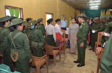 တပ်ဖွဲ့ဝင်များ၏ စားသောက်ရေးနှင့် ဝေယျာဝစ္စများ လုပ်ပေးနေရသည့် စစ်မှုထမ်း အမျိုးသမီးများ၏ဘဝ