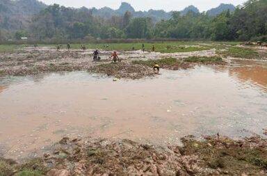 လူ တစ်သိန်းကျော် အသုံးပြုနေသော ကရင်နီပြည်အတွင်းရှိ ချောင်းတစ်ချောင်း ရွံ့ရေများ အဖြစ်ပြောင်းသွား