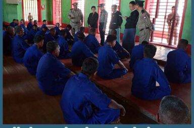 နိုင်ကျဉ်းများ အကျဉ်းထောင်များအတွင်း ဆက်လက် သေဆုံးနေ   သတင်းနှင့် မီဒီယာ ကွန်ရက်။ ၂၀၂၅ ခုနှစ်၊ စက်တင်ဘာလ ၂၄ ရက်။   မြန်မာနိုင်ငံတစ်ဝန်း အကျဉ်းထောင်များတွင် လုံလောက်သော ဆေးကုသခွင့် မရသည့်အတွက် ယခုနှစ်အတွင်း နိုင်ငံရေး အကျဉ်းသား၊ အကျဉ်းသူ စုစုပေါင်း အယောက် ၂၀ ဦးအသက်ဆုံးရှုံးခဲ့သည်ဟု မြန်မာနိုင်ငံလုံးဆိုင်ရာ နိုင်ငံရေး အကျဉ်းသားများ ကွန်ရက် PPNM က ပြောသည်။   ယခုနှစ် ဇန္နဝါရီလမှ စက်တင်ဘာလ ၁၉ ရက်နေ့အထိ အကျဉ်းထောင်များ အတွင်း ဆေးဝါးစောင့်ရှောက်မှု လုံ လောက်စွာ မပေးခြင်း၊ အချိန်မီ ဆေးကုသခွင့် မပေးခြင်းတို့ကြောင့် နိုင်ငံရေးအကျဉ်းသား၊ အကျဉ်းသူ အနည်း ဆုံး အယောက် ၂၀ ဦးအသက် ဆုံးရှုံးခဲ့သည်ဟု PPNM က မှတ်တမ်းတင်ထားသည်။   (PPNM) ၏ ဦးဆောင် ကော်မတီဝင် ကိုသိုက်ထွန်းဦးက “လုံလောက်တဲ့ ကျန်းမာရေးစောင့်ရှောက်မှု မပေးနိုင် တာ၊ ဆေးဝါးတွေ ပြတ်လပ်တာ၊ ပြင်ပဆေးရုံတွေကို အချိန်နဲ့တပြေးညီ မပို့တာတွေကြောင့်မို့လို့ နိုင်ငံရေး အကျဉ်းသားတွေ သေဆုံးနေရပါတယ်။ အဆိုးဆုံး ဒီနှစ်ထဲမှာ သေဆုံးနေတဲ့ ထောင်ဆိုရင်တော့ မန္တလေး အိုးဘို အကျဉ်းထောင် ဖြစ်ပါတယ်” ဟု ပြောသည်။   ဆေးကုသခွင့် မရရှိမှုကြောင့် အသက်ဆုံးရှုံးခဲ့ရသည့် နိုင်ငံရေး အကျဉ်းသား၊ အကျဉ်းသူ အယောက် ၂၀ ဦးတို့ သည် မန္တလေး အိုးဘိုအကျဉ်းထောင်၊ ဒိုက်ဦး၊ မြောင်းမြ၊ သာယာဝတီ၊ ကော့သောင်း၊ ပေါင်းတည်၊ အင်းစိန်၊ ရမည်းသင်းနှင့် သရက်အကျဉ်းထောင်တို့မှ ဖြစ်သည်ဟု ဆိုသည်။   ထို နိုင်ငံရေး အကျဉ်းသား၊ အကျဉ်းသူ အများစုသည် သွေးတိုး၊ ဆီးချို၊ အသည်း၊ နှလုံး၊ အစာအိမ်၊ ကျောက် ကပ်၊ ပန်းနာရင်ကြပ်နှင့် အမောဖောက်ခြင်း စသည့် ကျန်းမာရေး အခြေအနေများကို ခံစားရပြီး ဆေးဝါးစောင့် ရှောက်မှု အချိန်မှီ မရရှိမှုကြောင့် အသက်ဆုံးရှုံးခဲ့ကြရသည်ဟု ကိုသိုက်ထွန်းဦး က ပြောသည်။   “အထူးသဖြင်တော့ ထောင်တွင်းကျန်းမာရေးကြောင့် ဆုံးတယ်ဆိုပေမဲ့ ထောင်တွင်း ကျန်းမာရေး စောင့်ရှောက် မှု လုံလောက်စွာမရရှိလို့ အသက်သေဆုံးခဲ့ရတယ် ဆိုရင် ပိုပြီးတော့မှ မှန်ကန်တယ်။ ထောင်တစ်ထောင်မှာ ဆရာဝန် အင်အားဟာ ၃ ဦးကနေ ၅ ဦးအထိ ရှိပါတယ်။ အင်းစိန်လိုမျိုး သောင်းဂဏန်း ဝန်းကျင်ရှိတဲ့ အကျဉ်း သားတွေကို ထိထိရောက်ရောက် ကာဗာဖြစ်အောင် ကုသပေးဖို့ အတွက်ဆိုရင် အင်မတန်ကိုမှ အခက်အခဲ ရှိတဲ့ အခြေအနေ ဖြစ်ပါတယ်။”   မကွေးတိုင်း၊ သရက်အကျဉ်းထောင်တွင် ညွှန်မှူးလမ်းကြောင်းရှိနေ၍ အရေးပေါ်လူနာကို ထောင်အာဏာပိုင် များ က အချိန်မီ ဆေးကုသခွင့် မ‌ပေးခဲ့သဖြင့် နိုင်ငံရေး အကျဉ်းသား ကိုကျော်လင်းအောင် သည် စက်တင်ဘာလ ၁၇ ရက်နေ့၊ ညနေပိုင်းတွင် မသေဆုံးသင့်ဘဲ သေဆုံးခဲ့ရသည်ဟု PPNM က ဆိုသည်။   အဆိုပါ သရက်အကျဉ်းထောင်ရှိ ထောင်ပိုင် ဦးစိုးနောင်သည် နိုင်ငံရေး အကျဉ်းသားများ‌ အပေါ် အကျဉ်းထောင် ဥပဒေကို လက်တစ်လုံးခြား လုပ်ကာ ဖိနှိပ်မှုများကိုလည်း စနစ်တကျ ကျူးလွန်နေသည်ဟု PPNM က ဆိုသည်။   အကျဉ်းထောင်များ အတွင်း အကျဉ်းသူ/သားများအား ဆေးဝါးကုသခွင့် မပေးခြင်းသည် လူသား တစ်ယောက် ရရှိရမည့် အသက်ရှင်သန်ပိုင်ခွင့်ကို အတိအလင်း ချိုးဖောက်‌နေခြင်းဖြစ်သည် ဟု ကိုသိုက်ထွန်းဦးက ဆက် ပြော သည်။   “အထူးသဖြင့် အကျဉ်းထောင်ထဲမှာ ရှိတဲ့ အကျဉ်းသားတွေဟာ အကျဉ်းသား အခွင့်အရေးရော လူ့အခွင့် အရေး ရော ဆုံးရှုံးနေတဲ့ အခြေအနေ တစ်ခု ဖြစ်ပါတယ်။ ဒါကြောင့်မို့လို့ ထောင်ထဲမှာရှိတဲ့ လက်ရှိ ပြည်သူ လူထု ခေါင်းဆောင် ဒေါ်အောင်ဆန်းစုကြည် အပါအဝင် နိုင်ငံရေး အကျဉ်းသားတွေရဲ့ အသက်ရှင်သန် ပိုင်ခွင့်ကို အဆိုး ဝါးဆုံး ခြိမ်းခြောက်ခံရတဲ့ အခြေအနေမှာ ရောက်နေတယ်လို့ ပြောချင်ပါတယ်။ အဲ့တော့ အကျဉ်းထောင်ထဲမှာ ရှိတဲ့ နိုင်ငံရေးအကျဉ်းသားတွေကိုလုံလောက်တဲ့ ကျန်းမာရေးစောင့်ရှောက်မှု မပေးတာ အကျဉ်းသားတွေ အရေးပေါ်ဖြစ်တဲ့ အခြေအနေမှာ နိုင်ငံရေး အကျဉ်းသားတွေကို ပြင်ပဆေးရုံ မထုတ်တာဟာ တစ်ဖက်ကနေ နိုင်ငံရေး အကျဉ်းသားတွေ အသက်သေဆုံးအောင် သတ်ဖြတ်နေခြင်း ဖြစ်ပါတယ်။”   နိုင်ငံရေး အကျဉ်းသားများ အပါအဝင် အခြား အကျဉ်းသားများသည် အကျဉ်းထောင်ထဲတွင် အကျဉ်းသား တစ်ဦး ရရှိရမည့် အခွင့်အရေးများ ဆုံးရှုံးနေရသည်။   အထူးသဖြင့် အခြေခံ အကျဆုံးဖြစ်သည့် စားသောက်နေထိုင်ရေးနှင့် ကျန်းမာစွာ ထောင်တွင်းတွင် အသက်ရှင် နေထိုင်ရေးသည် အပြည့်အဝ ရရှိရမည် ဖြစ်သော်လည်း လက်ရှိ မြန်မာနိုင်ငံတွင် ချိုးဖောက် ခံနေရသည့် အခြေအနေ တစ်ခု ဖြစ်နေသည်ဟု ကိုသိုက်ထွန်းဦးက ပြောသည်။   အကျဉ်းထောင်များတွင် အကျဉ်းသား အခွင့်အရေးနှင့် လူ့အခွင့်အရေး ချိုးဖောက်မှုများတွင် အဓိက ကျူးလွန် နေသူများ၊ ပါဝင်နေသူများအနေဖြင့် ရပ်တန်းမှရပ်ရန် PPNM ဆိုသည်။   တာဝန်ယူမှု၊ တာဝန်ခံမှုမရှိဘဲ ဆက်လက်ကျူးလွန်နေပါက ကျူးလွန်သူများကို ဆက်လက် ဖော်ထုတ်သွားမည် ဖြစ်ပြီး နိုင်ငံရေး အကျဉ်းသူ/သားများ အတွက် တရားမျှတမှု အပြည့်အဝရရှိရေး ဆောင်ရွက်သွားမည် ဖြစ် ကြောင်း PPNM က စက်တင်ဘာလ ၁၉ ရက်နေ့ တွင် သတိပေးထုတ်ပြန်ထားသည်။