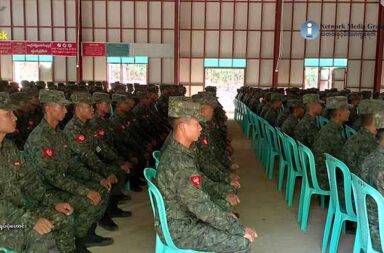 ULA/AA မှ Fortify Rights အဖွဲ့၏ ထုတ်ပြန်ချက်ကို 'ဘက်လိုက်မှု' ဟု ပြင်းထန်စွာ ကန့်ကွက်  သတင်းနှင့် မီဒီယာ ကွန်ရက် ၂၀၂၅ ခုနှစ်၊ အောက်တိုဘာလ ၂၈ ရက်။ အာရက္ခတပ်တော် (ULA/AA) သည် ရခိုင်အရေးနှင့် ပတ်သက်၍ လူ့အခွင့်အရေး ဆိုင်ရာ ထုတ်ပြန်ချက်တစ်ခု ထုတ်ပြန်ခဲ့သည့် နိုင်ငံတကာ အဖွဲ့အစည်းဖြစ်သော Fortify Rights အပေါ်  ပြင်းပြင်းထန်ထန် ကန့်ကွက်လိုက် ကြောင်း အောက်တိုဘာ ၂၅ ရက်နေ့တွင် စာထုတ်ပြန်ခဲ့သည်။ ULA/AA က Fortify Rights ၏ လုပ်ဆောင်ချက်များသည် ဘက်လိုက်မှုများ ရှိနေပြီး၊ ရခိုင်ပြည်သူများ၏ ဘေးကင်းလုံခြုံမှုကိုပါ ထိခိုက်စေနိုင်သည်ဟု စွပ်စွဲသည်။ Fortify Rights အဖွဲ့ကို ၎င်းတို့ ထောက်ခံအားပေးသည့် အကြမ်းဖက် အဖွဲ့အစည်းများကို ကူညီနေသည့် အဖွဲ့အစည်းများအား ဖော်ထုတ်ချေပနေသည့် အဖွဲ့အဖြစ် ULA/AA က တုံ့ပြန် စွပ်စွဲထားသည်။ ULA/AA နှင့် နီးစပ်သည့် နိုင်ငံရေး လေ့လာသူတစ်ဦးက “Fortify Rights ရဲ့ လုပ်ရပ်တွေဟာ လူ့အခွင့်အရေး၊ တရားမျှတမှုနဲ့ ငြိမ်းချမ်းရေးကို ဖော်ဆောင်နေပါတယ်ဆိုတဲ့ ရခိုင်ပြည်သူတွေကို အကာအကွယ် မပေးနိုင်ဘဲ အဲဒီရည်မှန်းချက်တွေကိုပါ ဆန့်ကျင်ဖျက်ဆီးနေတာ ဖြစ်တယ်” ဟု ဝေဖန်ပြောကြားသည်။ ထို့အပြင် ULA/AA က Fortify Rights အနေဖြင့် မြန်မာနိုင်ငံအတွင်းက တိုင်းရင်းသား၊ ဘာသာရေးနှင့် ဒေသဆိုင်ရာ ပဋိပက္ခများကို ပိုမိုပြင်းထန်လာစေရန် ရည်ရွယ်ချက်ရှိရှိ လုပ်ဆောင်နေသည် ဟုလည်း ပြစ်တင် ဝေဖန်ခဲ့သည်။ ထို့ကြောင့် ULA/AA က Fortify Rights အနေဖြင့် ၎င်းတို့၏ ရပ်တည်ချက်ကို ပြန်လည်သုံးသပ်ပြီး ရခိုင်ပြည်သူ များ၏ အသက်အိုးအိမ် စည်းစိမ်ကို ခြိမ်းခြောက်နေသည့် ဘက်လိုက်မှုများကို ချက်ချင်း ရပ်တန့်ရန် အခိုင်အမာ တောင်းဆိုလိုက်သည်။