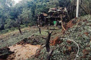 ကန်ပက်လက် မင်္ဂလာပွဲ ဗုံးကြဲခံရ၊ အရပ်သား ၄ ဦး သေဆုံး၊ ၁၅ ဦး ဒဏ်ရာရ သတင်းနှင့်မီဒီယာ ကွန်ရက်။ ၂၀၂၅ ခုနှစ်၊ အောက်တိုဘာလ ၂၅ ရက်။ ချင်းပြည်၊ ကန်ပက်လက်မြို့ အနီးရှိ မင်္ဂလာဆောင်ပွဲတစ်ခုကို စစ်ကော်မရှင်တပ်က ဂျက်ဖိုက်တာဖြင့် ဗုံးကြဲ တိုက်ခိုက်ခဲ့ရာ အရပ်သား ၄ ဦး သေဆုံးပြီး၊ ၁၅ ဦးထက်မနည်း ထိခိုက်ဒဏ်ရာရခဲ့သည်ဟု ဒေသခံများထံမှ သိရသည်။ ဖြစ်စဉ်မှာ အောက်တိုဘာလ ၂၄ ရက်နေ့၊ နံနက်ပိုင်း ၉ နာရီ ၂၀ မိနစ်ခန့်က ဖြစ်ပွားခဲ့ခြင်းဖြစ်ပြီး၊ စစ်တပ်က နှစ်ကြိမ်ဆက်တိုက် လေကြောင်းမှ တိုက်ခိုက်ခဲ့သည်။ ပထမအကြိမ်တွင် ဗုံးတစ်လုံး၊ ဒုတိယအကြိမ်တွင် ဗုံးနှစ်လုံးဖြင့် စုစုပေါင်း ဗုံးသုံးလုံး ကြဲချခဲ့ကြောင်း ဒေသခံတစ်ဦးက ပြောသည်။ ဗုံးကြဲတိုက်ခိုက်ခံရသည့် နေရာသည် CDF - ကန်ပက်လက် စစ်ဦးစီးချုပ် ဆလိုင်းအောင်လိန်း၏ မင်္ဂလာဆောင် ပွဲ ကျင်းပသည့်နေရာဖြစ်ပြီး၊ စစ်တပ်သည် မင်္ဂလာဆောင်ဖိတ်စာမှတစ်ဆင့် နေရာနှင့် အချိန်အတိအကျကို သိရှိ၍ ပစ်မှတ်ထား တိုက်ခိုက်ခဲ့ခြင်းဖြစ်ကြောင်း သတင်းများက ဖော်ပြသည်။ CDF - ကန်ပက်လက် ပြောရေးဆိုခွင့်ရှိသူကလည်း လေကြောင်းတိုက်ခိုက်မှု ဖြစ်ပွားခဲ့သည်ကို အတည်ပြုသည်။ ဗုံးကြဲတိုက်ခိုက်မှုကြောင့် သေဆုံးသူ အရပ်သား ၄ ဦးတွင် NLD လွှတ်တော်အမတ်ဟောင်း ဦးစံခင်၏သား ဦးခင်မောင်ရင် အပါအဝင် အမျိုးသားသုံးဦးနှင့် အမျိုးသမီးတစ်ဦး ပါဝင်ကြောင်း ချင်းသတင်းဌာနများက ရေးသားသည်။ ဒဏ်ရာရရှိသူ ၁၅ ဦးအနက် ၅ ဦး၏ ဒဏ်ရာအခြေအနေမှာ ပြင်းထန်သည်ဟု သိရသည်။ စစ်အုပ်စုသည် အောက်တိုဘာလအတွင်း ချင်းပြည်နယ်ရှိ မင်းတပ်၊ မတူပီ၊ ဟားခါး၊ တွန်းဇံမြို့နယ်များ တွင် လည်း လေကြောင်းတိုက်ခိုက်မှုများ ဆက်တိုက်ပြုလုပ်ခဲ့ရာ ကလေးငယ်များအပါအဝင် ဒေသခံ အရပ်သားများ ထိခိုက်သေဆုံးမှု များပြားခဲ့သည်။