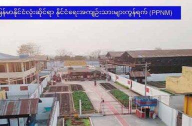 မော်လိုက်-ကလေးထောင်၌ ဆေးကုသခွင့်အတွက် လာဘ်ငွေ သိန်း ၂၀ အထိ တောင်းခံနေဟု PPNM ပြော  သတင်းနှင့်မီဒီယာ ကွန်ရက်။ ၂၀၂၅ ခုနှစ်၊ အောက်တိုဘာလ ၂၄ ရက်။ စစ်ကိုင်းတိုင်း၊ မော်လိုက် - ကလေးအကျဉ်းထောင်မှ ထောင်အာဏာပိုင်များသည် အကျဉ်းသားများ၏ အရေး ပေါ် ဆေးကုသခွင့်ကို လာဘ်ငွေတောင်းယူပြီးမှ ခွင့်ပြုပေးနေကြောင်း မြန်မာနိုင်ငံလုံးဆိုင်ရာ နိုင်ငံရေး အကျဉ်းသားများ ကွန်ရက် (PPNM) က ထုတ်ဖော် ပြောကြားလိုက်သည်။ အကျဉ်းသားများသည် ပြင်ပဆေးကုသခွင့်ရရန် ထောင်အရာရှိများကို တစ်ကြိမ်လျှင် ကျပ် ၅ သိန်းမှ ကျပ်သိန်း ၂၀ ကြား ပေးနေရပြီး၊ ထောင်အာဏာပိုင်များက ၎င်းတို့၏ ကိုယ်ပိုင်အပျော်အပါး KTV ဖိုးကိုပါ တောင်းဆို သည်ဟု PPNM က ဆိုသည်။ PPNM ၏ ထုတ်ပြန်ချက်အရ အရေးပေါ်လူနာများ ပြင်ပဆေးကုသခွင့်ရရန် ထောင်ပိုင်ကြီးနှင့် အရာရှိတချို့ကို လာဘ်ငွေပေးမှသာ ခွင့်ပြုပေးနေခြင်းဖြစ်သည်။ ဆေးဝါးကုသခွင့် ထိန်းချုပ်ခံရမှုကြောင့် နိုင်ငံရေးအကျဉ်းသားတချို့သည် မသန်စွမ်းဖြစ်သွားရသည့်အထိ ဆိုးရွားသော အခြေအနေများ ရင်ဆိုင်နေရသည်။ PPNM စာရင်းများအရ ၂၀၂၅ ခုနှစ်၊ ဇန်နဝါရီလမှ အောက်တိုဘာလအထိ ဆေးကုသမှု မရရှိခြင်းကြောင့် နိုင်ငံရေး အကျဉ်းသား ၂၈ ဦးအထိ ကျဆုံးခဲ့ပြီး ဖြစ်သည်။