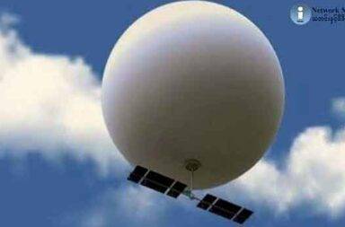 တိုက်ပွဲပြင်းထန်ရာ ဒေသများတွင် Spy Balloon များဖြင့် ထောက်လှမ်းနေဟု MDSI သတိပေး
 သတင်းနှင့်မီဒီယာ ကွန်ရက်။
၂၀၂၅ ခုနှစ်၊ အောက်တိုဘာလ ၂၇ ရက်။ မြန်မာနိုင်ငံ၏ စစ်ရေးပဋိပက္ခ ပြင်းထန်ရာဒေသများတွင် သူလျှိုပူပေါင်း (Spy Balloon) များ အသုံးပြု၍ ထောက်လှမ်းနေသည်ကို မြန်မာ့စစ်ဘက်ရေးရာနှင့် လုံခြုံရေးဆိုင်ရာ လေ့လာရေးအဖွဲ့ (MDSI) က အောက်တိုဘာလ ၂၅ ရက်နေ့တွင် သတိပေး ထုတ်ပြန်လိုက်သည်။ အဆိုပါ ပူပေါင်းများကို ၂၀၂၂ ခုနှစ်ကတည်းက စတင်တွေ့ရှိခဲ့ပြီး၊ လက်ရှိတွင် နယ်စပ်ဒေသများနှင့် ကရင်နီ၊ ကချင်၊ ရှမ်း၊ ကရင်နှင့် ရခိုင်ပြည် စသည့် တိုက်ပွဲပြင်းထန်ရာ ဒေသများတွင် ပေ ၆၀,၀၀၀ အထက် အမြင့်မှ ပျံသန်းနေသည်ကို သတိပြုရမည်ဟု ဆိုသည်။ ပူပေါင်းများ၏ အန္တရာယ်မှာ GPS အချက်ပြမှုများ၊ စစ်လက်နက်ပစ္စည်းများ၏ သတင်းအချက်အလက် အားလုံး ကို ခိုးယူနိုင်ခြင်း၊ Drone များနှင့် Wi-Fi ဆက်သွယ်မှုများကို ချိတ်ဆက်ကာ လေထဲမှ ထောက်လှမ်းခြင်း (Air Threat) တို့ကို လုပ်ဆောင်နိုင်ခြင်း ဖြစ်သည်။ ထို့ကြောင့် MDSI က ပြည်သူများကို အချက် သုံးချက် အလေးထား ဆောင်ရွက်ရန် တိုက်တွန်းထားသည်။ နံပါတ် တစ် အနေဖြင့် စောင့်ကြည့် သတင်းပို့ရန်၊ သံသယဖြစ်ဖွယ် အရာဝတ္ထုတွေ့ရှိပါက သတင်းပေးပို့ရန် ဖြစ်သည်။ နံပါတ် နှစ် အချက်မှာ ဖုံးကွယ် ကာကွယ်ရန်၊ စစ်စခန်းများနှင့် အရေးကြီးနေရာများကို အနီအောက်ရောင်ခြည် ခံနိုင်ရည်ရှိသည့် ပစ္စည်းများဖြင့် ဖုံးကွယ်ရန် တိုက်တွန်းထားသည်။ အချက် သုံးမှာ တန်ပြန်ဆောင်ရွက်ရန်၊ လိုအပ်ပါက ပစ်ခတ်ဖျက်ဆီးခြင်း (သို့မဟုတ်) လှိုင်းဖြတ်တောက်ခြင်း (Electronic Countermeasure) ဖြင့် တားဆီးကာကွယ်ရန်တို့ ဖြစ်ကြသည်။ နယ်မြေထောက်လှမ်းရေး Spy Balloon များ၏ အန္တရာယ်ကို သတိပြုပြီး မိမိတို့၏ လုံခြုံရေးအတွက် သက်ဆိုင် ရာ ကာကွယ်ရေးအဖွဲ့အစည်းများ၏ ညွှန်ကြားချက်ကို လိုက်နာကြဖို့ MDSI က တိုက်တွန်းထားသည်။