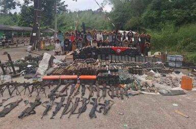 တနင်္သာရီ - ထိုင်းနယ်စပ် မောတောင်မြို့ကို KNU.သိမ်းပိုက် သတင်းနှင့် မီဒီယာ ကွန်ရက်။ ၂၀၂၅ ခုနှစ်၊ နိုဝင်ဘာလ ၁၄ ရက်။ KNU ဦးဆောင်သော တပ်များက မောတောင်နယ်စပ်မြို့ကို အပြီးသတ်သိမ်းပိုက်ပြီဟု KNU တပ်မဟာ (၄) အတွင်းရေးမှူး ပဒိုစောအယ်နားက အတည်ပြုပြောသည်။ တနင်္သာရီတိုင်း၊ မြန်မာ - ထိုင်း နယ်စပ်ရှိ အရေးပါသော ကုန်သွယ်ရေးမြို့ဖြစ်သည့် မောတောင်မြို့ တစ်မြို့လုံး ကို ကရင်အမျိုးသား လွတ်မြတ်ရေး တပ်မတော် (KNLA) ဦးဆောင်သော ပြည်သူ့ကာကွယ်ရေး ပူးပေါင်းတပ်ဖွဲ့ များက နိုဝင်ဘာလ ၁၄ ရက်နေ့၊ နံနက်ပိုင်းတွင် အပြီးသတ် သိမ်းပိုက်ထိန်းချုပ်လိုက်နိုင်ပြီ ဖြစ်ကြောင်း သတင်းရရှိသည်။ အဆိုပါ မြို့သိမ်းတိုက်ပွဲတွင် စစ်ကော်မရှင် တပ်ဖွဲ့ဝင် အယောက် ၅၀ ကျော်သည် ထိုင်းနိုင်ငံဘက်ခြမ်းသို့ ထွက်ပြေးခိုလှုံသွားသည်ဟု မြေပြင် သတင်းအရင်းအမြစ်များက ပြောသည်။ နိုဝင်ဘာလ ၁၀ ရက်နေ့တွင် စစ်ကောင်စီတပ်ဖွဲ့က နယ်မြေစိုးမိုးမှု ပြန်လည်ရရှိရန်အတွက် စစ်ကြောင်းထိုးလာ ရာမှ စတင်၍ KNLA ဦးဆောင်သော ပူးပေါင်းတပ်များနှင့် တိုက်ပွဲပြင်းထန်ခဲ့ပြီး၊ မြို့ပေါ်အထိပါ တိုက်ပွဲများ ကူးစက်ခဲ့သည်။ ပူးပေါင်းတပ်များတွင် ဗမာပြည်သူ့လွတ်မြောက်ရေးတပ်တော် (BPLA) ကပါ ပါဝင်တိုက်ခိုက်ခဲ့သည် ဟု တိုက်ပွဲတွင်ပါဝင်ခဲ့သည့် တပ်ဖွဲ့ဝင်တစ်ဦးက အတည်ပြုခဲ့သည်။ နိုဝင်ဘာလ ၁၁ ရက်နေ့ ကတည်းက မြို့မရဲစခန်း၊ လဝကရုံး၊ နယ်စပ်ဂိတ်နှင့် အခြားနေရာအများစုကို သိမ်းပိုက် ထားခဲ့ပြီး ယနေ့ နံနက်ပိုင်းတွင် မြို့ရှိ အဓိကစခန်းကုန်းဖြစ်သည့် နယ်စပ်ဗျူဟာစခန်း (ခလရ-၂၂၄) ကို အပြီးသတ် သိမ်းပိုက်နိုင်ခဲ့ခြင်းဖြစ်သည်။ မောတောင်မြို့ကို အပြီးသတ် ထိန်းချုပ်လိုက်နိုင်ပြီ ဖြစ်ကြောင်း KNU တပ်မဟာ (၄) အတွင်းရေးမှူး ပဒိုစောအယ်နား က အတည်ပြုခဲ့သည်။ အမျိုးသားညီညွတ်ရေးအစိုးရ၏ (NUG) တနင်္သာရီတိုင်းစစ်ဌာန ကွပ်ကဲရေးမှူး တာဝန်ရှိသူကလည်း “စစ်ကော် မရှင်တပ်က စစ်ကြောင်းထိုးတာကို ဟန့်တားနေရင်းကနေ တိုက်ပွဲက မြို့သိမ်းတိုက်ပွဲပုံစံ ပြောင်းလဲ သွားတာ ပါ။ လက်ရှိမှာ မြို့ပတ်ဝန်းကျင်တစ်ခုလုံးကို ပြည်သူ့ကာကွယ်ရေးတပ်တွေက ထိန်းထားနိုင်ပြီ။ မြို့ပေါ်မှာ တော့ စစ်တပ်က ပိတ်မိနေတာတွေရှိနေသေးတယ်၊ နယ်မြေရှင်းလင်းနေတုန်းပဲ၊ အားလုံးပြီးသွားမှ သတင်း ထုတ်ပြန်ပေးပါ့မယ်” ဟု ပြောသည်။ မောတောင်မြို့သိမ်း တိုက်ပွဲအတွင်း စစ်ကော်မရှင် တပ်ဖွဲ့ဝင်များမှာ အထိနာခဲ့ပြီး အများအပြားမှာ ထိုင်းနိုင်ငံ ဘက်သို့ ထွက်ပြေးခိုလှုံခဲ့ကြသည်။ စစ်သား ၃၀ ဦးနီးပါးခန့် ထိုင်းဘက်သို့ ခိုလှုံခဲ့ရာ ထိုင်းစစ်တပ်မှ မြန်မာစစ်သားများထံမှ လက်နက် ၂၀ ကျော်ကို သိမ်းယူလိုက်သည်ဟု စစ်ဘေးရှောင်များက မျက်မြင်တွေ့ရှိခဲ့သည်။ ထိုင်းစစ်တပ်က ဓာတ်ပုံနှင့် ဗီဒီယိုမှတ်တမ်းများကို ပြန်လည်ဖျက်ခိုင်းခဲ့သည်ဟု ဆိုကြသည်။ စစ်ကော်မရှင်တပ်သားများ အပါအဝင် ပျူစောထီးနှင့် ရဲများပါဝင်သည့် အင်အား ၅၀ ခန့် သည် မောတောင်မြို့မှ တစ်ဆင့် ထိုင်းစစ်ကားများ ဝန်းရံကာ ပရာကျွတ်မြို့ဘက်သို့ ထွက်ခွာသွားနေသည်ကိုလည်း စစ်ရှောင်နေသူများ က မြင်တွေ့ခဲ့သည်ဟု ဆိုသည်။ မောတောင်မြို့ကို သိမ်းပိုက်နိုင်လိုက်ခြင်းကြောင့် ထိုင်းနိုင်ငံ၊ ဆင်ခွန်းမြို့နှင့် ထိစပ်နေသည့် အရေးပါသော နယ်စပ်ကုန်သွယ်ရေး လမ်းကြောင်းကို KNU/KNLA က ထိန်းချုပ်လိုက်နိုင်ပြီ ဖြစ်ပြီး၊ KNU တပ်မဟာ (၄) နယ်မြေဖြစ်သည့် တနင်္သာရီတိုင်း၏ အရှေ့ဘက် အကျဆုံး နယ်စပ် ဧရိယာတစ်ခုလုံးကို တော်လှန်ရေးတပ်တို့က ထိန်းချုပ်နိုင်လိုက်ပြီဟုလည်း သုံးသပ်သူများက ဆိုသည်။ လက်ရှိတွင် မြန်မာ - ထိုင်း နယ်စပ်ရှိ ဆင်ခွန် အလယ်ဂိတ်အနီး လမ်းမကြီးနံဘေးနှင့် ရော်ဘာတောများ အတွင်း သို့ မောတောင်မြို့မှ ပြည်သူ ၂,၀၀၀ ကျော် စစ်ဘေးရှောင် ရောက်ရှိနေကြပြီး စားနပ်ရိက္ခာ၊ ဆေးဝါးနှင့် အမိုးအကာများ အရေးပေါ် လိုအပ်နေကြောင်း စစ်ရှောင်ကူညီသူများက ပြောသည်။  