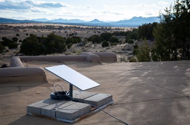 SpaceX က ရုရှား၏ Starlink အသုံးပြုမှုကို တားဆီးခြင်း သတင်းနှင့် မီဒီယာ ကွန်ရက်။ ၂၀၂၆ ခုနှစ်၊ ဖေဖော်ဝါရီလ ၂ ရက်။ Elon Musk ၏ SpaceX ကုမ္ပဏီသည် ရုရှားစစ်တပ်က Starlink အင်တာနက်စနစ်ကို ခွင့်ပြုချက်မရှိဘဲ ခိုးယူအသုံးပြုနေမှုကို နည်းပညာအရ အောင်မြင်စွာ တားဆီးနိုင်ခဲ့ကြောင်း ထုတ်ပြန်ကြေညာသည်။ ယူကရိန်းစစ်တပ်သည် ဒရုန်းစစ်ဆင်ရေးနှင့် ဆက်သွယ်ရေးအတွက် Starlink ကို အဓိကအားထားနေရသဖြင့် ရုရှား၏ အသုံးပြုမှုကို ကန့်သတ်နိုင်ရန် SpaceX နှင့် ပူးပေါင်းဆောင်ရွက်ခဲ့ခြင်းဖြစ်သည်။ လက်ရှိတွင် ပထမအဆင့်အဖြစ် ရုရှားဒရုန်းများကို တားဆီးရာတွင် သိသာထင်ရှားသည့် ရလဒ်များ ရနေပြီဟု ဆိုသည်။ SpaceX ကုမ္ပဏီက ၎င်းတို့အနေနဲ့ Starlink စက်တွေကို ရုရှားနိုင်ငံဆီ တိုက်ရိုက်ရောင်းချခြင်း မရှိသလို၊ ရုရှားအစိုးရ ဒါမှမဟုတ် စစ်တပ်နဲ့လည်း ဘယ်လိုစီးပွားရေးမျိုးမှ လုပ်ဆောင်ခြင်းမျိုး မရှိဘူးဟု ငြင်းဆိုထားသည်။