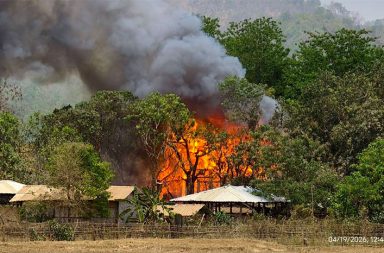 ရခိုင် မြို့နယ် ၃ ခု ဗုံးကြဲမှု အရပ်သား ၁ ဦးသေ ၁၄ ဦး ဒဏ်ရာရ သတင်းနှင့် မီဒီယာ ကွန်ရက်။ ၂၀၂၆ ခုနှစ်၊ ဧပြီလ ၂၀ ရက်။ ရခိုင်ပြည် အတွင်းရှိ မြို့နယ် ၃ ခုကို စစ်အစိုးရတပ် လေကြောင်းမှ ဗုံးကြဲတိုက်ခိုက်ခဲ့ရာ အရပ်သား ၁ ဦး သေဆုံး ပြီး၊ ရဟန်းသံဃာတော်များ အပါအဝင် ပြည်သူ ၁၄ ဦး ဒဏ်ရာရရှိခဲ့သည်။ ရခိုင်ပြည် အတွင်းရှိ ပုဏ္ဏားကျွန်း၊ မြောက်ဦးနှင့် ကျောက်တော်မြို့နယ်များရှိ အရပ်ဘက်နေရာများကို စစ်အစိုးရ တပ်က ဧပြီလ ၁၉ ရက်နေ့တွင် လေကြောင်းမှ တစ်ပြိုင်နက်တည်း ဗုံးကြဲတိုက်ခိုက်ခဲ့ခြင်းကြောင့် ယခုကဲ့သို့ ထိခိုက်သေဆုံးမှုများ ရှိခဲ့ကြောင်း အာရက္ခတပ်တော် (AA) က သတင်းထုတ်ပြန်သည်။ ယမန်နေ့ မွန်းတည့် ၁၂ နာရီခန့်တွင် ပုဏ္ဏားကျွန်းမြို့နယ် ငှက်ကြီးကျွန်းကျေးရွာသို့ ဂျက်ဖိုက်တာတစ်စီးဖြင့် ဗုံးကြဲခဲ့သဖြင့် အပြစ်မဲ့ အရပ်သားပြည်သူတစ်ဦး သေဆုံးခဲ့ရသည်။ ထို့ပြင် ပုဏ္ဏားကျွန်းမြို့ပေါ်ရှိ ရွာဟောင်းပိုင်းရပ်ကွက်နှင့် လျှပ်စစ်မီးခွဲရုံတို့ကိုလည်း ဂျက်ဖိုက်တာ ၃ စီးဖြင့် ၇ ကြိမ်တိုင်တိုင် ရှေ့ဆင့်နောက်ဆင့် ဗုံးကြဲခဲ့သဖြင့် မီးခွဲရုံနှင့် လူနေအိမ် ၆ လုံး မီးလောင်ပျက်စီးခဲ့ကြောင်း ဒေသခံ များက ပြောသည်။ ပုဏ္ဏားကျွန်းမြို့နယ်မှ ဒေသခံတစ်ဦးက “ပုဏ္ဏားကျွန်းမြို့နယ်ထဲကို ကြဲတာက ဗုံး ၆ လုံး၊ နောက်ပြီး မြောက်ဦး ကိုလည်း ကြဲသွားတယ်။ မြောက်ဦးက ကျောက်ဆည်ပြင်ရွာကို နှစ်ကြိမ်လာ ကြဲသွားတယ်လို့ ပြောတယ်” ဟု မြေပြင်အခြေအနေကို ပြောပြသည်။ မြောက်ဦးမြို့နယ်တွင်လည်း ကျောက်ဆည်ပြင်ကျေးရွာရှိ ဘုန်းကြီးကျောင်းအား စစ်အစိုးရတပ်က ဂျက်ဖိုက် တာဖြင့် နှစ်ကြိမ်တိုင်တိုင် ဗုံးကြဲတိုက်ခိုက်ခဲ့သည်။ ထိုတိုက်ခိုက်မှုကြောင့် စာသင်နေသည့် သံဃာတော်များ အပါအဝင် စုစုပေါင်း ၁၃ ဦး ဒဏ်ရာရရှိခဲ့ပြီး သာသနိက အဆောက်အအုံများပါ မီးလောင်ပျက်စီးခဲ့ရသည်။ မြောက်ဦးဒေသမှ သတင်းရင်းမြစ်တစ်ဦးက “မြိုလူမျိုးတွေ နေထိုင်ကြတဲ့ မြောက်ဦးမြို့နယ်၊ ကျောက်ဆည် ပြင်ရွာကို လေတပ်က ၁၉ ရက်နေ့၊ မနက် ၁၀ နာရီလောက်မှာ ဗုံးကြဲသွားတာပါ။ ပေါင် ၅၀၀ ဗုံး ၂လုံး ၁၀ နာရီ လောက်မှာ ကြဲတယ်။ ၁၂ ခွဲလောက်မှာ ပေါင် ၅၀၀ ဗုံး ၂ လုံး ထပ်ကြဲတယ်။ အဲ့မှာ သံဃာ ၃ ပါး၊ အမျိုးသမီး ၂ ယောက်၊ အမျိုးသား ၈ ယောက် ဒဏ်ရာ ရတယ်။ တချို့မှာက တော်တော်လေး စိုးရိမ်ရတဲ့ အခြေအနေ ရှိပါတယ်။ ဘုန်းကြီးကျောင်းနဲ့ သိမ်မှာလည်း လုံးဝပျက်စီး သွားခဲ့တယ်” ဟု ပြောသည်။ စစ်အစိုးရတပ်သည် ယခုရက်သတ္တပတ်အတွင်း ရခိုင်နှင့် ချင်းပြည် (ပလက်ဝ) တို့ရှိ ဆေးရုံ၊ စာသင်ကျောင်း၊ ဘာသာရေး အဆောက်အအုံများနှင့် လမ်းတံတားများကဲ့သို့သော အရပ်ဘက် အခြေခံအဆောက်အအုံများကို ဂျက်ဖိုက်တာ ၅ စီး၊ Y-12 လေယာဉ် ၂ စီးတို့ဖြင့် အပြင်းအထန် တိုက်ခိုက်မှုများ ဆက်တိုက်လုပ်ဆောင်နေ ကြောင်း အာရက္ခတပ်တော်၏ ထုတ်ပြန်ထားသည်။ ဓါတ်ပုံ - (ဝေဟင်အောင်) မြောက်ဦးမြို့နယ်၊ ကျောက်ဆည်ပြင်(မြို)ရွာ ဘုန်းကြီးကျောင်းကို လေကြောင်းမှ ဗုံးကြဲခံရမှုကြောင့် မီးလောင်နေသည့်ပုံ။ #ရခိုင်ပြည်နယ် #ကျောက်တော် #မြောက်ဦး #ပုဏ္ဏားကျွန်း #လေကြောင်းတိုက်ခိုက်