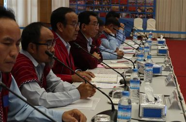 NCA ကို အခြေခံသည့် နိုင်ငံရေး တွေ့ဆုံပွဲများတွင် KNPP ပါမည်မဟုတ်     သတင်းနှင့် မီဒီယာ ကွန်ရက်။ ၂၀၂၆ ခုနှစ်၊ ဧပြီလ ၂၁ ရက်။   စစ်တပ်ကို နိုင်ငံရေးမှာ ဝင်ရောက်စွတ်ဖက်ခွင့်ပြုထားသည့် ၂၀၀၈ ဖွဲ့စည်းပုံ အခြေခံ ဥပဒေ နှင့် NCA ကို အခြေခံထားသော နိုင်ငံရေး တွေ့ဆုံဆွေးနွေးပွဲများကို အသိအမှတ်ပြု လက်ခံဆွေးနွေးသွားမည် မဟုတ်ကြောင်း ကရင်နီအမျိုးသား တိုးတက်ရေးပါတီ KNPP က ပြောဆိုလိုက်သည်။   NCA ပါ သဘောတူညီချက်များမှာ နိုင်ငံရေးတွင် စစ်တပ် ပါဝင် စွက်ဖက်ခွင့်ကို ခွင့်ပြုထားခြင်းကြောင့် လက်မခံ ခြင်း ဖြစ်ကြောင်း KNPP က ပြောသည်။   ဧပြီလ ၂၀ ရက်နေ့ (ယမန်နေ့) က ပြုလုပ်ခဲ့သည့် စစ်အစိုးရ၏ အစည်းအဝေးတွင် တိုင်းရင်းသား လက်နက်ကိုင် တော်လှန်ရေး အဖွဲ့အစည်းများကို တွေ့ဆုံဆွေးနွေးသွားမည်ဟု ဦးမင်းအောင်လှိုင်၏ ပြောဆိုမှုအပေါ်  KNPP က ပြောဆိုလိုက်ခြင်း ဖြစ်သည်။   KNPP အထွေထွေ အတွင်းရေးမှူး ဦးအောင်ဆန်းမြင့်က “ကျနော်တို့ကတော့ ဒီ NCA လမ်းကြောင်းနဲ့က ကျနော်တို့ အခုလိုချင်တဲ့ ဖက်ဒရယ် ဒီမိုကရေစီ ပြည်ထောင်စု တည်ဆောက်ရေးကို ကျနော်တို့ သွားနိုင်မှာ မဟုတ်ဘူးလို့ အဲလိုပဲ ယုံကြည်တယ်။ ဘာကြောင့်လဲဆိုလို့ရှိရင် အခု သူတို့ သဘောတူညီထားတဲ့ National Acord ၄၃ ချက်ကလည်း တကယ့် နိုင်ငံရေး ဆန်တဲ့ ကတိကဝတ်တွေကို ဘာမှ မတွေ့ရဘူးဗျ။နောက်တစ်ခုက ဒီ ဘယ်လိုပဲ ပြောပြော ၂၀၀၈ အပြင်က National Acord ကို ယူတယ်လို့ ပြောပေမယ့် ၂၀၀၈ နဲ့ ဘယ်လိုမှ မကင်းဘူး။ ဆိုတော့ ၂၀၀၈ ကလည်း ကျနော်တို့ စစ်တပ် နိုင်ငံရေးမှာ ဝင်ရောက်စွတ် ဖက်တာကိုပဲ ဒါက ခွင့် ပြုထားတဲ့ ဖွဲ့စည်းပုံ အခြေခံဥပဒေဖြစ်တော့ ဒါကြောင့် ဘယ်လိုမှ မဖြစ်နိုင်ဘူးလေနော်။ ဒါကတော့ ဥပဒေ အကြောင်းအရ တကယ်ဆွေးနွေးမယ် ပြုမယ်ဆိုလို့ရှိရင် ဒါကတော့ မဖြစ်နိုင်ဘူး” ဟု ပြောသည်။   NCA စာချုပ် လက်မှတ်ရေးထိုးထားသည့် တိုင်းရင်းသား လက်နက်ကိုင် အဖွဲ့အစည်းများနှင့် NCA စာချုပ် လက်မှတ်ရေးထိုးထားခြင်း မရှိသည့် တိုင်းရင်းသား လက်နက်ကိုင် အဖွဲ့အစည်းများကို ငြိမ်းချမ်းရေး တွေ့ဆုံ ဆွေး နွေးသွားမည်ဟု ဧပြီလ ၂၀ ရက်နေ့ (ယမန်နေ့) က ပြုလုပ်ခဲ့သည့် စစ်အစိုးရ၏ အစည်းအဝေးတွင် ဦးမင်းအောင်လှိုင်က ထည့်သွင်း ပြောဆိုခဲ့ခြင်းဖြစ်သည်။   ဦးမင်းအောင်လှိုင်က “လက်မှတ်ရေးထိုးထားပြီးတော့မှ ကျနော်တို့ ဒီ ၅ နှစ်အတွင်းမှာ တွေ့ဆုံမှု မပြုတဲ့ အဖွဲ့တွေရှိတယ်။ ဥပမာ KNU တို့ အဖွဲ့တို့ပေါ့နော်။ CNF လိုဟာမျိုးတွေ ABSDF လိုဟာမျိုးတွေ ကျနော်တို့ ဖိတ်ခေါ်သွားမှာပါ။ ဘာလုပ်ချင်တယ်။ ဆွေးနွေးလိုမှုတွေ ကျနော်တို့ AA ကိုလည်းဖိတ်ခေါ်ပါတယ်။ လက် မှတ်ရေးထိုးထားပြီးတော့မှ ကျနော်တို့ သဘောတူညီချက် ရေးထားတာရှိတယ်။ ဘာလဲ ၄၃ ချက် သဘောတူ တာရှိပါတယ်။ အဲတော့ NCA လက်မှတ်ရေးထိုးပြီးမှ ဆွေးနွေးတဲ့ထဲမှာ Union Accord ရထားတဲ့ သဘော တူညီချက်တွေ ရှိတယ်။ အဲဒါပဲ လာမဲ့ လွှတ်တော်တွေမှာ တင်ပြပြီးတော့ အပိုင်းလိုက် ကျနော်တို့ ဆောင်ရွက် သွားမှာ ဖြစ်ပါတယ်။ ခုနကပြောတဲ့ တွေ့ဆုံဆွေးနွေးရေး မပြုရသေးတဲ့ အဖွဲ့တွေလည်း တွေ့ဆုံ ဆွေးနွေးဖို့ကို ဇူလိုင်လ ၃၁ ရက်နေ့ နောက်ဆုံးထားပြီးတော့ ဆွေးနွေးဖို့အတွက် ကျနော်တို့ ဖိတ်ခေါ်ပါတယ်” ဟု ပြောသည်။   ပြည်ထောင်စုသဘောတူစာချုပ် (Union Accord) ၄၃ ချက်ဆိုသည်မှာ ၂၁ ရာစု ပင်လုံညီလာခံ အဆင့်ဆင့်တွင် NCA အဖွဲ့များနှင့် သဘောတူညီခဲ့သည့် စီးပွားရေးနှင့် လူမှုရေးဆိုင်ရာ အခြေခံမူများဖြစ်သည်။   ယခင် ငြိမ်းချမ်းရေး ဆွေးနွေးပွဲများမှ သဘောတူညီမှု ရရှိထားသည့် အဆိုပါ အချက် ၄၃ ချက်သည် နိုင်ငံရေး အရ အာမခံမှု ပေးနိုင်သည့် အချက်များ မဟုတ်ပဲ စီးပွားရေး၊ အမျိုးသမီးအရေးနှင့် သဘာဝပတ်ဝန်းကျင် အရေး နှင့် ပတ်သက်သည့် အချက်များသာ တွေ့ရသည်ဟု KNPP က ဆိုသည်။   အဆိုပါအချက်များသည် ၂၀၀၈ ဖွဲ့စည်းပုံအခြေခံဥပဒေ၏ ဘောင်အတွင်း၌သာ ရှိနေပြီး စစ်တပ်က နိုင်ငံရေး တွင် ဆက်လက်ပါဝင်ခွင့်ကို အကာအကွယ်ပေးထားသည့်အတွက် တော်လှန်ရေးအင်အားစုများက လက်မခံခြင်း ဖြစ်သည်။   ငြိမ်းချမ်းရေး တွေ့ဆုံဆွေးနွေးသွားမည့်ဟု ဦးမင်းအောင်လှိုင်က ပြောဆိုနေသော်လည်း လက်တွေ့တွင် ၎င်း၏ ပြောဆိုမှုများသည် မြေပြင် အခြေအနေနဲ့ ကင်းကွာနေသည်ဟု ဦးအောင်ဆန်းမြင့်က ပြောသည်။   ၎င်းက “ငြိမ်းချမ်းရေးကို ခေါ်တယ်ပြောပြီးတော့မှ ဒီနေ့အချိန်အထိ ကျနော်တို့ ပြည်နယ်ထဲမှာ နောက်တစ်ခြား ဒေသ တွေမှာ နေ့စဉ် လေယာဉ်နဲ့ ဗုံးကြဲ  ဒရုန်းနဲ့ပစ် အမြောက်နဲ့ ပစ် ဒါတွေကို  မရပ်စဲပဲနဲ့ ကျနော်တို့က ဘယ် လိုလုပ် စားပွဲပေါ်မှာ တင်ပြီးမှ နိုင်ငံရေး ဆွေးနွေးရမှာလဲ ဆိုတဲ့ မေးခွန်းက ရှိပါတယ်။ အပြောတစ်မျိုး အလုပ် တစ်မျိုးနဲ့ကတော့ ကျနော်တို့ အလုပ်မဖြစ်ဘူးပေါ့နော်” ဟု ပြောသည်။   တွေ့ဆုံဆွေးနွေးမှုများကို ဇူလိုင်လ ၃၁ ရက်နေ့ မတိုင်မှီ လုပ်ဆောင်သွားဖြစ်ပြီး ငြိမ်းချမ်းရေးတွင်  မဖြစ်နိုင် သည့် အရာများကို တောင်းဆိုပြီး အဖွဲ့အစည်း တည်တံ့ခိုင်မြဲရေးအတွက် လုပ်နေမည်ဆိုပါက လုပ်သင့် လုပ်ထိုက်သည်များကို လုပ်ဆောင်သွားမည်ဟု ဦးမင်းအောင်လှိုင်က ပြောသည်။   ထို့အပြင် ပြည်သူ့ကာကွယ်ရေးတပ် PDF များကိုလည်း ဇူလိုင်လ ၃၁ ရက် မတိုင်မှီ ဥပဒေဘောင်အတွင်းသို့ ဝင်လာကြရန် ဦးမင်းအောင်လှိုင်က ပြောဆိုထားသည်။   Photo-KnIC (ပုံဟောင်း)   #KNPP #NCA #၂၀၀၈ဖွဲ့စည်းပုံအခြေခံဥပဒေ #နိုင်ငံရေးဆွေးနွေးပွဲ #PeaceTalks #PeaceProcess  