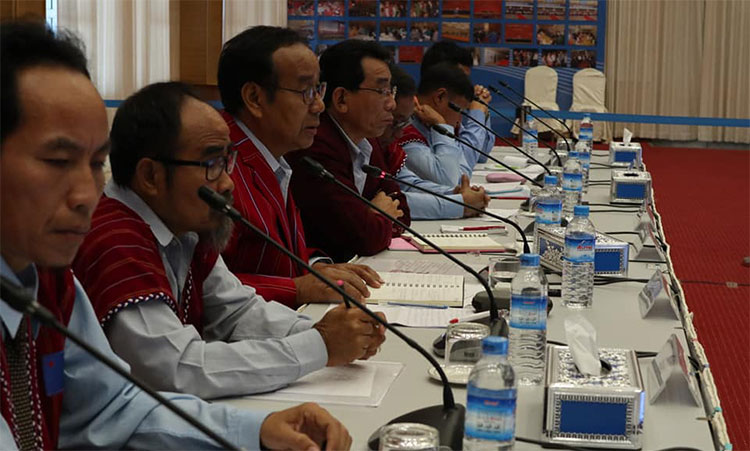 NCA ကို အခြေခံသည့် နိုင်ငံရေး တွေ့ဆုံပွဲများတွင် KNPP ပါမည်မဟုတ်     သတင်းနှင့် မီဒီယာ ကွန်ရက်။ ၂၀၂၆ ခုနှစ်၊ ဧပြီလ ၂၁ ရက်။   စစ်တပ်ကို နိုင်ငံရေးမှာ ဝင်ရောက်စွတ်ဖက်ခွင့်ပြုထားသည့် ၂၀၀၈ ဖွဲ့စည်းပုံ အခြေခံ ဥပဒေ နှင့် NCA ကို အခြေခံထားသော နိုင်ငံရေး တွေ့ဆုံဆွေးနွေးပွဲများကို အသိအမှတ်ပြု လက်ခံဆွေးနွေးသွားမည် မဟုတ်ကြောင်း ကရင်နီအမျိုးသား တိုးတက်ရေးပါတီ KNPP က ပြောဆိုလိုက်သည်။   NCA ပါ သဘောတူညီချက်များမှာ နိုင်ငံရေးတွင် စစ်တပ် ပါဝင် စွက်ဖက်ခွင့်ကို ခွင့်ပြုထားခြင်းကြောင့် လက်မခံ ခြင်း ဖြစ်ကြောင်း KNPP က ပြောသည်။   ဧပြီလ ၂၀ ရက်နေ့ (ယမန်နေ့) က ပြုလုပ်ခဲ့သည့် စစ်အစိုးရ၏ အစည်းအဝေးတွင် တိုင်းရင်းသား လက်နက်ကိုင် တော်လှန်ရေး အဖွဲ့အစည်းများကို တွေ့ဆုံဆွေးနွေးသွားမည်ဟု ဦးမင်းအောင်လှိုင်၏ ပြောဆိုမှုအပေါ်  KNPP က ပြောဆိုလိုက်ခြင်း ဖြစ်သည်။   KNPP အထွေထွေ အတွင်းရေးမှူး ဦးအောင်ဆန်းမြင့်က “ကျနော်တို့ကတော့ ဒီ NCA လမ်းကြောင်းနဲ့က ကျနော်တို့ အခုလိုချင်တဲ့ ဖက်ဒရယ် ဒီမိုကရေစီ ပြည်ထောင်စု တည်ဆောက်ရေးကို ကျနော်တို့ သွားနိုင်မှာ မဟုတ်ဘူးလို့ အဲလိုပဲ ယုံကြည်တယ်။ ဘာကြောင့်လဲဆိုလို့ရှိရင် အခု သူတို့ သဘောတူညီထားတဲ့ National Acord ၄၃ ချက်ကလည်း တကယ့် နိုင်ငံရေး ဆန်တဲ့ ကတိကဝတ်တွေကို ဘာမှ မတွေ့ရဘူးဗျ။နောက်တစ်ခုက ဒီ ဘယ်လိုပဲ ပြောပြော ၂၀၀၈ အပြင်က National Acord ကို ယူတယ်လို့ ပြောပေမယ့် ၂၀၀၈ နဲ့ ဘယ်လိုမှ မကင်းဘူး။ ဆိုတော့ ၂၀၀၈ ကလည်း ကျနော်တို့ စစ်တပ် နိုင်ငံရေးမှာ ဝင်ရောက်စွတ် ဖက်တာကိုပဲ ဒါက ခွင့် ပြုထားတဲ့ ဖွဲ့စည်းပုံ အခြေခံဥပဒေဖြစ်တော့ ဒါကြောင့် ဘယ်လိုမှ မဖြစ်နိုင်ဘူးလေနော်။ ဒါကတော့ ဥပဒေ အကြောင်းအရ တကယ်ဆွေးနွေးမယ် ပြုမယ်ဆိုလို့ရှိရင် ဒါကတော့ မဖြစ်နိုင်ဘူး” ဟု ပြောသည်။   NCA စာချုပ် လက်မှတ်ရေးထိုးထားသည့် တိုင်းရင်းသား လက်နက်ကိုင် အဖွဲ့အစည်းများနှင့် NCA စာချုပ် လက်မှတ်ရေးထိုးထားခြင်း မရှိသည့် တိုင်းရင်းသား လက်နက်ကိုင် အဖွဲ့အစည်းများကို ငြိမ်းချမ်းရေး တွေ့ဆုံ ဆွေး နွေးသွားမည်ဟု ဧပြီလ ၂၀ ရက်နေ့ (ယမန်နေ့) က ပြုလုပ်ခဲ့သည့် စစ်အစိုးရ၏ အစည်းအဝေးတွင် ဦးမင်းအောင်လှိုင်က ထည့်သွင်း ပြောဆိုခဲ့ခြင်းဖြစ်သည်။   ဦးမင်းအောင်လှိုင်က “လက်မှတ်ရေးထိုးထားပြီးတော့မှ ကျနော်တို့ ဒီ ၅ နှစ်အတွင်းမှာ တွေ့ဆုံမှု မပြုတဲ့ အဖွဲ့တွေရှိတယ်။ ဥပမာ KNU တို့ အဖွဲ့တို့ပေါ့နော်။ CNF လိုဟာမျိုးတွေ ABSDF လိုဟာမျိုးတွေ ကျနော်တို့ ဖိတ်ခေါ်သွားမှာပါ။ ဘာလုပ်ချင်တယ်။ ဆွေးနွေးလိုမှုတွေ ကျနော်တို့ AA ကိုလည်းဖိတ်ခေါ်ပါတယ်။ လက် မှတ်ရေးထိုးထားပြီးတော့မှ ကျနော်တို့ သဘောတူညီချက် ရေးထားတာရှိတယ်။ ဘာလဲ ၄၃ ချက် သဘောတူ တာရှိပါတယ်။ အဲတော့ NCA လက်မှတ်ရေးထိုးပြီးမှ ဆွေးနွေးတဲ့ထဲမှာ Union Accord ရထားတဲ့ သဘော တူညီချက်တွေ ရှိတယ်။ အဲဒါပဲ လာမဲ့ လွှတ်တော်တွေမှာ တင်ပြပြီးတော့ အပိုင်းလိုက် ကျနော်တို့ ဆောင်ရွက် သွားမှာ ဖြစ်ပါတယ်။ ခုနကပြောတဲ့ တွေ့ဆုံဆွေးနွေးရေး မပြုရသေးတဲ့ အဖွဲ့တွေလည်း တွေ့ဆုံ ဆွေးနွေးဖို့ကို ဇူလိုင်လ ၃၁ ရက်နေ့ နောက်ဆုံးထားပြီးတော့ ဆွေးနွေးဖို့အတွက် ကျနော်တို့ ဖိတ်ခေါ်ပါတယ်” ဟု ပြောသည်။   ပြည်ထောင်စုသဘောတူစာချုပ် (Union Accord) ၄၃ ချက်ဆိုသည်မှာ ၂၁ ရာစု ပင်လုံညီလာခံ အဆင့်ဆင့်တွင် NCA အဖွဲ့များနှင့် သဘောတူညီခဲ့သည့် စီးပွားရေးနှင့် လူမှုရေးဆိုင်ရာ အခြေခံမူများဖြစ်သည်။   ယခင် ငြိမ်းချမ်းရေး ဆွေးနွေးပွဲများမှ သဘောတူညီမှု ရရှိထားသည့် အဆိုပါ အချက် ၄၃ ချက်သည် နိုင်ငံရေး အရ အာမခံမှု ပေးနိုင်သည့် အချက်များ မဟုတ်ပဲ စီးပွားရေး၊ အမျိုးသမီးအရေးနှင့် သဘာဝပတ်ဝန်းကျင် အရေး နှင့် ပတ်သက်သည့် အချက်များသာ တွေ့ရသည်ဟု KNPP က ဆိုသည်။   အဆိုပါအချက်များသည် ၂၀၀၈ ဖွဲ့စည်းပုံအခြေခံဥပဒေ၏ ဘောင်အတွင်း၌သာ ရှိနေပြီး စစ်တပ်က နိုင်ငံရေး တွင် ဆက်လက်ပါဝင်ခွင့်ကို အကာအကွယ်ပေးထားသည့်အတွက် တော်လှန်ရေးအင်အားစုများက လက်မခံခြင်း ဖြစ်သည်။   ငြိမ်းချမ်းရေး တွေ့ဆုံဆွေးနွေးသွားမည့်ဟု ဦးမင်းအောင်လှိုင်က ပြောဆိုနေသော်လည်း လက်တွေ့တွင် ၎င်း၏ ပြောဆိုမှုများသည် မြေပြင် အခြေအနေနဲ့ ကင်းကွာနေသည်ဟု ဦးအောင်ဆန်းမြင့်က ပြောသည်။   ၎င်းက “ငြိမ်းချမ်းရေးကို ခေါ်တယ်ပြောပြီးတော့မှ ဒီနေ့အချိန်အထိ ကျနော်တို့ ပြည်နယ်ထဲမှာ နောက်တစ်ခြား ဒေသ တွေမှာ နေ့စဉ် လေယာဉ်နဲ့ ဗုံးကြဲ  ဒရုန်းနဲ့ပစ် အမြောက်နဲ့ ပစ် ဒါတွေကို  မရပ်စဲပဲနဲ့ ကျနော်တို့က ဘယ် လိုလုပ် စားပွဲပေါ်မှာ တင်ပြီးမှ နိုင်ငံရေး ဆွေးနွေးရမှာလဲ ဆိုတဲ့ မေးခွန်းက ရှိပါတယ်။ အပြောတစ်မျိုး အလုပ် တစ်မျိုးနဲ့ကတော့ ကျနော်တို့ အလုပ်မဖြစ်ဘူးပေါ့နော်” ဟု ပြောသည်။   တွေ့ဆုံဆွေးနွေးမှုများကို ဇူလိုင်လ ၃၁ ရက်နေ့ မတိုင်မှီ လုပ်ဆောင်သွားဖြစ်ပြီး ငြိမ်းချမ်းရေးတွင်  မဖြစ်နိုင် သည့် အရာများကို တောင်းဆိုပြီး အဖွဲ့အစည်း တည်တံ့ခိုင်မြဲရေးအတွက် လုပ်နေမည်ဆိုပါက လုပ်သင့် လုပ်ထိုက်သည်များကို လုပ်ဆောင်သွားမည်ဟု ဦးမင်းအောင်လှိုင်က ပြောသည်။   ထို့အပြင် ပြည်သူ့ကာကွယ်ရေးတပ် PDF များကိုလည်း ဇူလိုင်လ ၃၁ ရက် မတိုင်မှီ ဥပဒေဘောင်အတွင်းသို့ ဝင်လာကြရန် ဦးမင်းအောင်လှိုင်က ပြောဆိုထားသည်။   Photo-KnIC (ပုံဟောင်း)   #KNPP #NCA #၂၀၀၈ဖွဲ့စည်းပုံအခြေခံဥပဒေ #နိုင်ငံရေးဆွေးနွေးပွဲ #PeaceTalks #PeaceProcess  