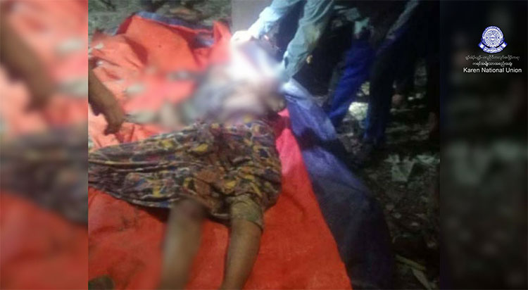 မောတောင် နယ်စပ်ဂိတ်အနီး စစ်တပ်က ဗုံးကြဲတိုက်ခိုက်   သတင်းနှင့် မီဒီယာ ကွန်ရက်။ ၂၀၂၆ ခုနှစ်၊ ဧပြီလ ၂၉ ရက်။   မြန်မာ-ထိုင်းနယ်စပ်၊ တနင်္သာရီမြို့နယ်ရှိ တော်လှန်ရေးပူးပေါင်းတပ်များ သိမ်းပိုက်ထားသည့် မောတောင်မြို့ကို စစ်တပ်က ပေါင် ၃၀၀ ဗုံးများအသုံးပြုကာ လေကြောင်းမှ ဆက်တိုက်ဗုံးကြဲတိုက်ခိုက်ခဲ့သဖြင့် အရပ်သား ဇနီးမောင်နှံနှစ်ဦး ဗုံးစထိမှန်ကာ သေဆုံးသွားသည်။   ပြီးခဲ့သည့် ဧပြီလ ၂၇ ရက်နေ့က စစ်တပ်သည် ဂျက်ဖိုက်တာများဖြင့် မောတောင်မြို့ပေါ်နှင့် အနီးနားရှိ ကျေးရွာ များသို့ ခြောက်ကြိမ်ထက်မနည်း လာရောက်ဗုံးကြဲခဲ့ခြင်းဖြစ်သည်။   အဆိုပါ တိုက်ခိုက်မှုအတွင်း အမှတ် (၆) ရွာမှ အမှတ် (၃) ရွာသို့ ဈေးဝယ်ထွက်လာသည့် အသက် ၅၀ ကျော် အရွယ် ဦးမြင့်စိုးနှင့် ဇနီးဖြစ်သူ ဒေါ်လှဝင်းတို့သည် ဆီအုန်းကုမ္ပဏီဝန်းကျင်တွင် ဗုံးထိမှန်ကာ သေဆုံးခဲ့ခြင်း ဖြစ်သည်။   ဒေသခံတစ်ဦးက “သူတို့လင်မယားက ဈေးဝယ်ထွက်လာတာဗျ။ ဗုံးကျတဲ့အချိန်မှာ ဆီအုန်းကုမ္ပဏီနား ရောက် နေတာ။ အဲ့ဒီမှာတင် ပွဲချင်းပြီး ဆုံးသွားကြတာပဲ” ဟု ပြောသည်။   ကရင်အမျိုးသားအစည်းအရုံး (KNU) ၏ ဧပြီလ ၂၈ ရက်နေ့ ထုတ်ပြန်ချက်အရ စစ်တပ်သည် ပေါင် ၃၀၀ ဗုံး ၁၂ လုံးထက်မနည်း အသုံးပြုကာ လူနေရပ်ကွက်များကို ရည်ရွယ်ချက်ရှိရှိ ပစ်မှတ်ထားတိုက်ခိုက်ခဲ့ခြင်းဖြစ်ပြီး၊ ပြည်ဖြိုးထွန်းကုမ္ပဏီ ဆီအုန်းစိုက်ပျိုးရေးစီမံကိန်းရှိ အလုပ်သမားတန်းလျားများနှင့် လူနေအိမ်အချို့လည်း ထိခိုက်ပျက်စီးသွားသည်ဟု သိရသည်။   ဧပြီလ ၂၆ ရက်နေ့ကလည်း မောတောင်မြို့ အမှတ် (၁) နှင့် အမှတ် (၉) ရွာများကို ပေါင် ၂၅၀ ဗုံးများဖြင့် ကြဲချခဲ့ သဖြင့် နေအိမ်အချို့ ပျက်စီးခဲ့သေးသည်။   မြေပြင်ရှိ တော်လှန်ရေးတပ်ဖွဲ့ဝင်တစ်ဦးက “စစ်တပ်က ဒီမြို့ကို ပြန်ရဖို့ အသည်းအသန် ကြိုးစားနေတာ။ မြေ ပြင်ကနေ စစ်ကြောင်းထိုးလို့မရတော့ လေယာဉ်ကိုပဲ အားကိုးနေရတာ။ နေ့တိုင်းလိုလိုလည်း လေယာဉ်က ဝဲနေတာပဲ။ ရွာသားတွေအနေနဲ့ အသွားအလာ သတိထားကြဖို့လိုတယ်ဗျ။ လေကြောင်းအန္တရာယ်ကို အမြဲ နားစွင့်ထားကြဖို့ပဲ ပြောချင်ပါတယ်” ဟု ပြောသည်။   မောတောင်မြို့သည် ထိုင်း-မြန်မာ နယ်စပ်ကုန်သွယ်ရေးအတွက် အလွန်အရေးပါသော မြို့တစ်မြို့ဖြစ်ပြီး ၁၉၉၀ ခုနှစ်တွင် စစ်တပ်က သိမ်းယူခဲ့ခြင်းဖြစ်သည်။   သို့သော် ၃၅ နှစ်အကြာ ၂၀၂၅ ခုနှစ်၊ နိုဝင်ဘာလတွင် တော်လှန်ရေးပူးပေါင်းတပ်များက ပြန်လည်သိမ်းပိုက်နိုင်ခဲ့ သည်။   စစ်တပ်သည် မြို့ကိုပြန်လည်ထိန်းချုပ်ရန် ငါးလကြာသည်အထိ စစ်ကြောင်းထိုးနေသော်လည်း တော်လှန်ရေး အင်အားစုများ၏ ပိတ်ဆို့ဖြတ်တောက်မှုကြောင့် မြို့အနားပင် မကပ်နိုင်ဘဲ လေကြောင်းကိုသာ အဓိက အသုံးပြု တိုက်ခိုက်နေရခြင်းဖြစ်သည်။   KNU အနေဖြင့် နိုင်ငံတကာ အသိုင်းအဝိုင်းနှင့် အာဆီယံနိုင်ငံများ အနေဖြင့် စိုးရိမ်ပူပန်မှုကို ထုတ်ဖော် ပြသခြင်း ထက် လက်တွေ့ကျသည့် အရေးယူဆောင်ရွက်မှုများ ပြုလုပ်ကာ စစ်တပ်၏ လေကြောင်းတိုက်ခိုက်မှုများကို ရပ်တန့်စေရန် တားဆီးပေးဖို့ ထုတ်ပြန်တိုက်တွန်းထားသည်။   #မောတောင်နယ်စပ်ကုန်သွယ်ရေး #မောတောင်မြို့ #လေကြောင်းတိုက်ခိုက်