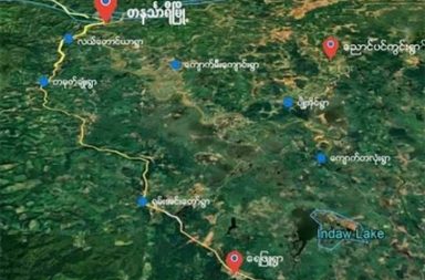 တနင်္သာရီမြို့နယ်အတွင်း လေယာဉ်ကွင်းဆောက်ရန် လူထု မြေများ သိမ်းယူ   သတင်းနှင့် မီဒီယာ ကွန်ရက်။ ၂၀၂၆ ခုနှစ်၊ ဧပြီလ ၃၀ ရက်။   တနင်္သာရီတွင် ရဟတ်ယာဉ်ကွင်းဆောက်ရန် ရွာသား ၁၅ ဦးပိုင် မြေနှင့်အိမ်များကို စစ်တပ်က အဓမ္မသိမ်းယူနေ သည်ဟု ဒေသခံများက ပြောသည်။   မြိတ်ခရိုင်၊ တနင်္သာရီမြို့နယ်၊ ညောင်ပင်ကွင်းကျေးရွာရှိ အမှတ် (၅၆၁) ခြေမြန်တပ်ရင်းအရှေ့ဘက်တွင် ရဟတ် ယာဉ်ကွင်း တည်ဆောက်ရန်အတွက်ဟုဆိုကာ ဒေသခံရွာသား ၁၅ ဦး ပိုင်ဆိုင်သည့် လယ်ယာမြေများ၊ ခြံများနှင့် နေအိမ်များကို စစ်ကတပ်က အဓမ္မသိမ်းယူလျက်ရှိကြောင်း ဒေသခံများက ပြောသည်။   ပြီးခဲ့သည့် ဧပြီလ ၂၈ ရက်နေ့မှစတင်ကာ စစ်တပ်သည် ကြိုတင်အကြောင်းကြားခြင်းမျိုး မရှိဘဲ ညောင်ပင်ကွင်း ရွာသားများ၏ မြေနေရာများကို သိမ်းယူခဲ့ပြီး မြေတူးစက်များဖြင့် နေအိမ်များကို ဖြိုဖျက်ကာ မြေညှိခြင်း လုပ်ငန်းများ လုပ်ဆောင်နေခြင်း ဖြစ်သည်။   အဆိုပါ ဖြစ်စဉ်နှင့်ပတ်သက်၍ အသက် ၅၀ ခန့်အရွယ် ရွာသားတစ်ဦးက “လမ်းကို ပေး မသွားခိုင်းတော့ဘဲ ပိတ် ပစ်ထားတယ်၊ ဘက်ဟိုးတွေနဲ့ အိမ် ၂ ဆောင်ကို ဖျက်တယ်၊ မြေကြီးတွေလည်း အကုန်လုံး တူးဆွပစ်နေတယ်။ မြင်ရတာ စိတ်မကောင်းတောင် မကောင်းဘူး။ အိမ်ရှင် မြေရှင်တွေ ငိုတဲ့သူတွေ ငိုကုန်တယ်” ဟု ပြောသည်။   အဆိုပါ ရဟတ်ယာဉ်ကွင်းကို အနံ ၁၅၀ ပေနှင့် အလျား ၃,၀၀၀ ပေအထိ ကျယ်ဝန်းစွာ ဖော်ဆောင်သွားရန် စီစဉ်နေခြင်းဖြစ်ကြောင်း ရွာသားများက ဆိုသည်။   လက်ရှိတွင် တနင်္သာရီမြို့နယ်အတွင်းရှိ ဘန်လောကျေးရွာနှင့် ၆ မိုင်ကျေးရွာတို့တွင် စစ်တပ်နှင့် ပြည်သူ့ ကာကွယ်ရေး ပူးပေါင်းတပ်ဖွဲ့များအကြား တိုက်ပွဲများ ပြင်းထန်လျက်ရှိသည်။   ထို့ပြင် ဧပြီလ ၂၈ ရက်နေ့၊ ညပိုင်းကလည်း အမှတ် (၅၆၁) ခြေမြန်တပ်ရင်းမှ သကျက်ကျေးရွာဘက်သို့ လက်နက်ကြီး ၉ လုံးခန့် ပစ်ခတ်ခဲ့သဖြင့် နယ်မြေအတွင်း စစ်ရေးတင်းမာနေဆဲ ဖြစ်သည်။   #တနင်္သာရီ #လေယာဉ်ကွင်း #လူ့အခွင့်အရေးချိုးဖောက်မှု