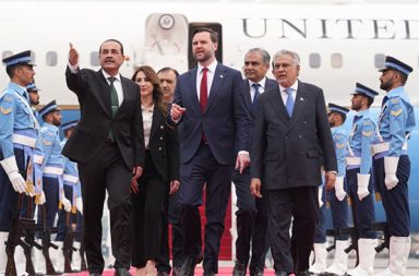 အမေရိကန်-အီရန် ဆွေးနွေးပွဲ ဆက်လက် ကျင်းပမည်   သတင်းနှင့် မီဒီယာ ကွန်ရက်။ ၂၀၂၆ ခုနှစ်၊ ဧပြီလ ၂၁ ရက်။   အမေရိကန်ပြည်ထောင်စုနှင့် အီရန်နိုင်ငံတို့ကြား ခုနစ်ပတ်ကြာ ဖြစ်ပွားနေသည့် လက်နက်ကိုင်ပဋိပက္ခကို အဆုံးသတ်ရန် ရည်ရွယ်သော အဆင့်မြင့်ငြိမ်းချမ်းရေးဆွေးနွေးပွဲကို ပါကစ္စတန်နိုင်ငံ၊ အစ္စလာမ်မာဘတ်မြို့၌ ဗုဒ္ဓဟူးနေ့တွင် ဆက်လက်ကျင်းပရန် စီစဉ်ထားသည်။   အမေရိကန်ဘက်မှ ဒုတိယသမ္မတ ဂျေဒီဗန့်စ် (JD Vance) ဦးဆောင်သော ကိုယ်စားလှယ်အဖွဲ့သည် အင်္ဂါနေ့နံနက်တွင် စတင်ထွက်ခွာခဲ့ပြီး၊ အီရန်ဘက်မှ လွှတ်တော်ဥက္ကဋ္ဌ မိုဟာမက် ဘက်ဂါ ကာလီဘတ်ဖ် (Mohammed-Bagher Ghalibaf) ဦးဆောင်သော အဖွဲ့ တက်ရောက်မည် ဖြစ်သည်။   သမ္မတထရန့်က ကိုယ်စားလှယ်အဖွဲ့သည် တနင်္လာနေ့ကတည်းက ထွက်ခွာသွားပြီဟု ပြောကြားခဲ့သော်လည်း အမှန်တကယ်တွင် အီရန်ဘက်မှ တက်ရောက်မည်ဟူသော တရားဝင်အချက်ပြမှုကို အိမ်ဖြူတော်က စောင့်ဆိုင်းနေခဲ့ရသဖြင့် ခရီးစဉ်မှာ အနည်းငယ်ကြန့်ကြာခဲ့ခြင်း ဖြစ်သည်။   အီရန်တော်လှန်ရေးအစောင့်တပ် (IRGC) က အမေရိကန်၏ ပင်လယ်ရေကြောင်းပိတ်ဆို့မှုများကို ဦးစွာဖယ်ရှားပေးရန် တောင်းဆိုကာ ဆွေးနွေးပွဲတက်ရောက်ရန် ငြင်းဆိုခဲ့သဖြင့် တုံ့ဆိုင်းမှုများ ရှိခဲ့သည်။   သို့သော် ပါကစ္စတန်၊ အီဂျစ်နှင့် တူရကီနိုင်ငံတို့၏ ကြားဝင်စေ့စပ်မှုကြောင့် အီရန်ထိပ်သီးခေါင်းဆောင် (Supreme Leader) က တက်ရောက်ရန် ခွင့်ပြုချက် ပေးခဲ့ခြင်း ဖြစ်သည်။ #အီရန်စစ်ပွဲ #အီရန်အမေရိကန်ဆွေးနွေးပွဲ #MohammedBagherGhalibaf #JDVance