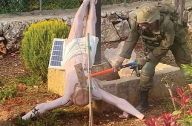 ခရစ်တော် ရုပ်ထု ဖျက်စီးသူအား အစ္စရေး အပြစ်ပေးမည်   သတင်းနှင့် မီဒီယာ ကွန်ရက်။ ၂၀၂၆ ခုနှစ်၊ ဧပြီလ ၂၁ ရက်။     လက်ဘနွန်တောင်ပိုင်း၊ ဒက်ဘယ်လ် (Debl) ကျေးရွာရှိ ယေရှုခရစ်တော်ရုပ်ထုအား အစ္စရေးစစ်သားတစ်ဦးက ဖျက်ဆီးခဲ့သည့် ဖြစ်ရပ်နှင့် ပတ်သက်၍ အစ္စရေးဝန်ကြီးချုပ် ဘင်ဂျမင် နေတန်ယာဟု က ပြင်းထန်စွာ ရှုတ်ချလိုက်သည်။   လက်ဘနွန်တောင်ပိုင်းက ခရစ်ယာန်ကျေးရွာတစ်ခုဖြစ်သည့် ဒက်ဘယ်လ် (Debl) တွင် အစ္စရေးစစ်သားတစ်ဦးက ယေရှုခရစ်တော်ရုပ်ထုကို တူနဲ့ထုပြီး ဖျက်ဆီးနေသည့် ဓာတ်ပုံတစ်ပုံ ဆိုရှယ်မီဒီယာတွင် ပျံ့နှံ့နေခဲ့သည်။   အဆိုပါ ဓာတ်ပုံမှာ အစစ်အမှန်ဖြစ်သည်ဟုလည်း အစ္စရေးစစ်တပ်က အတည်ပြုခဲ့သည်။   အစ္စရေး ဝန်ကြီးချုပ် နေတန်ယာဟုက ယင်းလုပ်ရပ်ကို လက်ခံနိုင်ဖွယ်မရှိသော ရာဇဝတ်မှုအဖြစ် သတ်မှတ်ပြီး ကျူးလွန်သူအား စစ်စည်းကမ်းဆိုင်ရာ အပြင်းထန်ဆုံး အရေးယူမှုများ ပြုလုပ်သွားမည်ဟု လူမှုကွန်ရက် X မှတစ်ဆင့် ကတိပြုခဲ့ပါသည်။   ယေရုရှလင်ရှိ ကက်သလစ်အသင်းတော် ခေါင်းဆောင်များက ဤလုပ်ရပ်သည် ခရစ်ယာန်ဘာသာအပေါ် ကြီးလေးသော စော်ကားမှုဖြစ်ကြောင်းနှင့် အခြားသော ဘာသာရေးအမှတ်အသားများအား စော်ကားခံရမှုများ ရှိနေခြင်းအပေါ် စိုးရိမ်ကြောင်း ဖော်ပြကာ စစ်ပွဲအား အမြန်ဆုံး အဆုံးသတ်ရန် တောင်းဆိုခဲ့ကြပါသည်။   အစ္စရေးစစ်တပ် (IDF) က ယင်းလုပ်ရပ်သည် တပ်မတော်၏ ကျင့်ဝတ်စံနှုန်းများနှင့် ကိုက်ညီမှုမရှိကြောင်း ထုတ်ပြန်ခဲ့ပြီး၊ အဆိုပါရုပ်ထုအား နဂိုအတိုင်း ပြန်လည်ပြုပြင်ထားရှိ နိုင်ရေးအတွက် ဒေသခံလူထုနှင့် ပူးပေါင်းဆောင်ရွက်လျက်ရှိသည်ဟု ဆိုသည်။   #ခရစ်တော် #အစ္စရေးစစ်တပ် #ရုပ်တု