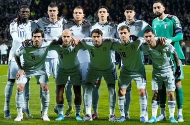 FIFA က အီတလီအသင်းအား အီရန် နေရာတွင် အစားထိုးရန် အဆိုပြုချက်ကို ပယ်ချ သတင်းနှင့် မီဒီယာ ကွန်ရက်။ ၂၀၂၆ ခုနှစ်၊ ဧပြီလ ၂၄ ရက်။ လာမည့် ၂၀၂၆ ကမ္ဘာ့ဖလားပြိုင်ပွဲတွင် အီရန်အသင်းအစား အီတလီအသင်းကို အစားထိုးဝင်ရောက်ယှဉ်ပြိုင်စေရန် အမေရိကန်ဘက်မှ အဆိုပြုချက်ကို ကမ္ဘာ့ဘောလုံးအဖွဲ့ချုပ် (FIFA) က တရားဝင်ငြင်းပယ်လိုက်သည်။ အမေရိကန်သမ္မတ၏ အထူးကိုယ်စားလှယ် Paolo Zampolli က အီရန်နှင့် အမေရိကန်ကြား တင်းမာမှုများကြောင့် အီရန်အစား အီတလီကို အစားထိုးရန် အဆိုပြုခဲ့ခြင်းဖြစ်သည်။ သို့သော်လည်း FIFA ဥက္ကဋ္ဌ Gianni Infantino က အားကစားကို နိုင်ငံရေးနှင့် မရောထွေးသင့်ကြောင်းနှင့် အီရန်အသင်းသည် ခြေစစ်ပွဲအောင်မြင်ထားသဖြင့် သေချာပေါက် ပါဝင်ခွင့်ရမည်ဖြစ်ကြောင်း အတည်ပြုခဲ့ပါသည်။ အီရန်အစိုးရကလည်း အမေရိကန်၏ လုပ်ရပ်မှာ ကိုယ်ကျင့်တရားပျက်ပြားမှုဖြစ်ကြောင်း တုံ့ပြန်ခဲ့သည်။ အီတလီအစိုးရတာဝန်ရှိသူများကလည်း အားကစားသမားပီသစွာ ကွင်းအတွင်း၌သာ ခြေစစ်ပွဲအောင်မြင်မှု ရယူလိုကြောင်းနှင့် ဤအဆိုပြုချက်မှာ ရှက်ဖွယ်ကောင်းကြောင်း ပြောကြားခဲ့သည်။ အီရန်အသင်းသည် ဇွန်လ ၁၁ ရက်နေ့တွင် စတင်မည့် ၂၀၂၆ ကမ္ဘာ့ဖလားပြိုင်ပွဲ၌ နယူးဇီလန်၊ ဘယ်လ်ဂျီယံ၊ အီဂျစ်တို့နှင့်အတူ အမေရိကန်နိုင်ငံရှိ မြို့ကြီးများတွင် အုပ်စုပွဲစဉ်များ ယှဉ်ပြိုင်ကစားသွားရမည် ဖြစ်သည်။ ၂၀၂၆ ခုနှစ် အမျိုးသား ကမ္ဘာ့ ဖလား ဘောလုံးပွဲကို အမေရိကန် ပြည်ထောင်စု၊ ကနေဒါနှင့် မက္ကစီကို နိုင်ငံများတွင် ပြိုင်ပွဲများခွဲ၍ ကျင်းပသွားမည် ဖြစ်သည်။ #အီရန်ဘောလုံးအသင်း #အီတလီဘောလုံးအသင်း #ဒေါ်နယ်ထရမ့် #ကမ္ဘာ့ဖလားဘောလုံးပွဲ #FIFAWorldCup2026