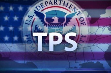 ယာယီနေထိုင်ခွင့် TPS အကာအကွယ်ပေးရေးကိစ္စ အစိုးရဘက်က နိုင်ချေများလာ   သတင်းနှင့် မီဒီယာ ကွန်ရက်။  ၂၀၂၆ ခုနှစ်၊ ဧပြီလ ၃၀ ရက်။   အမေရိကန်ပြည်ထောင်စုတွင် စစ်ဘေးနှင့် သဘာဝဘေးအန္တရာယ်များကြောင့် ယာယီနေထိုင်ခွင့် (TPS) ရရှိထားသည့် ဟေတီနှင့် ဆီးရီးယားအပါအဝင် နိုင်ငံခြားသား တစ်သန်းကျော်အား နေရပ်ပြန်ပို့မည့် သမ္မတထရမ့်၏ မူဝါဒအပေါ် အမေရိကန်တရားရုံးချုပ်တွင် ဗုဒ္ဓဟူးနေ့က ကြားနာစစ်ဆေးခဲ့သည်။   ထရမ့်အစိုးရ၏ ရှေ့နေချုပ် D. John Sauer က ဥပဒေကြောင်းအရ အစိုးရ၏ ဆုံးဖြတ်ချက်ကို တရားရုံးက ပြန်လည်သုံးသပ်ပိုင်ခွင့်မရှိကြောင်း တင်းခံလျှောက်လဲခဲ့သည်။   လစ်ဘရယ်တရားသူကြီးများဖြစ်သော Sotomayor၊ Kagan နှင့် Jackson တို့က အစိုးရ၏လုပ်ရပ်သည် လူမျိုးရေးခွဲခြားမှုကို အခြေခံခြင်း ရှိ၊ မရှိနှင့် အုပ်ချုပ်ရေးပိုင်း၏ လုပ်ပိုင်ခွင့်ကို တရားစီရင်ရေးက ထိန်းကျောင်းနိုင်စွမ်း မရှိတော့သည့်အခြေအနေအပေါ် ပြင်းထန်စွာ မေးခွန်းထုတ်ခဲ့ကြသည်။   တရားရုံးချုပ်၏ ကွန်ဆာဗေးတစ်အများစုက ထရမ့်အစိုးရ၏ မူဝါဒကို ခွင့်ပြုပေးမည့် အလားအလာရှိနေသည်။   တစ်နေ့တည်းမှာပင် "မဲပေးပိုင်ခွင့်အက်ဥပဒေ" (Voting Rights Act) ပါ အချက်အလက်အချို့ကိုလည်း ၆ မဲ - ၃ မဲဖြင့် ပယ်ဖျက်ခဲ့သဖြင့် သမ္မတထရမ့်အတွက် နိုင်ငံရေးအရ အသာစီးရသည့် အနေအထားသို့ ရောက်ရှိနေသည်။   #TPS #ယာယီနေထိုင်ခွင့်TPS