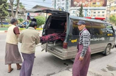 ဘားတွင် ရိုက်နှက် သတ်ဖြတ်ခံရသည့် အမျိုးသမီးငယ်အတွက် တရားမျှတမှု ဖော်ထုတ်မည်   သတင်းနှင့် မီဒီယာ ကွန်ရက်။ ၂၀၂၆ ခုနှစ် မေလ ၉ ရက်။   ရှမ်းပြည် တောင်ပိုင်း၊ တောင်ကြီးမြို့ရှိ ပီတာဘား (Peter Bar) ပိုင်ရှင်၏ ရိုက်နှက်သတ်ဖြတ်မှုကြောင့် သေဆုံးခဲ့ ရသည့် အသက် ၁၆ နှစ်အရွယ် အင်းလေးဒေသခံ အမျိုးသမီးငယ် မဖူးပွင့်ဝေအတွက် တရားမျှတမှုရရှိသည် အထိ အဆုံးတိုင် ကြိုးပမ်းသွားမည်ဟု အင်းလေးအမျိုးသမီးသမဂ္ဂ (IWU) က ထုတ်ပြန်ကြေညာလိုက်သည်။   မိသားစု၏ စားဝတ်နေရေးကို တစ်ဖက်တစ်လမ်းမှ ကူညီရန်အတွက် နွေရာသီကျောင်းပိတ်ရက်အတွင်း အလုပ်ဝင်ရောက်လုပ်ကိုင်နေသည့် Grade 8 ကျောင်းသူ မဖူးပွင့်ဝေသည် မေလဆန်းပိုင်းက အဆိုပါ ဘားဆိုင် ပိုင်ရှင် ကိုပီတာ (ခ) အောင်မျိုးသူ၏ ရိုက်နှက်မှုကို ခံခဲ့ရခြင်းဖြစ်သည်။   ကျူးလွန်သူသည် လူကုံထံအသိုင်းအဝိုင်းနှင့် အာဏာပိုင်များအကြား ဝင်ဆန့်သူဖြစ်သဖြင့် လက်ရှိပျက်စီးနေ သည့် တရားစီရင်ရေးစနစ်အောက်တွင် အမှုပျောက်ကွယ်သွားမည်ကို IWU အနေဖြင့် စိုးရိမ်နေသည်။   IWU အထွေထွေအတွင်းရေးမှူး မကြိုးကြာက “ကြက်ကလေး၊ ငှက်ကလေး တကောင် ဆုံးရှုံးသွားတာ မဟုတ် ပါဘူး။ လူတိုင်းရဲ့ အသက်က တန်ဖိုးကြီးပါတယ်။ ဒါက လွယ်လွယ်နဲ့ အမှုလျှော့ပေါ့ပေးလို့ မရဘူး။ သေဆုံး သူနဲ့ ထိုက်တန်တဲ့ တရားမျှမှု ရမှ ရမှာပါ။ ရအောင်လည်း အဆုံးထိသွားမှာပါ” ဟု ပြောသည်။   ထို့ပြင် တရားခံသည် စိတ်ကျန်းမာရေးမကောင်းဟု အကြောင်းပြကာ ပြစ်ဒဏ်မှ ကင်းလွတ်ခွင့်ရရန် ကြိုးပမ်း လာနိုင်သည့်အပေါ် မကြိုးကြာက ဆက်လက်၍ “တရားခံက စိတ်နှံတာမနှံတာ မဆိုင်ဘူး။ ဘားတစ်ခုလုံးတောင် ဖွင့်နိုင်သေးတာပဲ။ လူတယောက် အသက်ဆုံးရှုံးသွားတာပါ” ဟု ဝေဖန်ထောက်ပြသည်။   သေဆုံးသူ မဖူးပွင့်ဝေသည် ဖခင်ကွယ်လွန်ပြီးနောက် မိခင်ဖြစ်သူနှင့်အတူ ဆင်းရဲနွမ်းပါးစွာ နေထိုင်ခဲ့ရသူဖြစ်ပြီး ယခုဖြစ်ရပ်သည် မြန်မာနိုင်ငံရှိ အမျိုးသမီးငယ်များ အလုပ်အကိုင်ရှာဖွေရာတွင် ရင်ဆိုင်နေရသည့် လုံခြုံမှုမရှိခြင်းနှင့် အကာအကွယ်မဲ့ခြင်းများကို မီးမောင်းထိုးပြနေသည်။   မကြိုးကြာက “ကျမတို့ မြန်မာနိုင်ငံမှာ စားဝတ်နေရေး အဆင်ပြေဖို့အတွက် မိဘတွေကို တဘက်တလမ်းကနေ ဝင်ငွေကူရှာပေးရင်းနဲ့ လူကုန်ကူးတာတွေ ခံရတယ်၊ နှိပ်စက်မှုဒဏ်တွေ ခံရတယ်။ ဒါကြောင့်မိုလို့ ကျမတို့ အမျိုးသမီးတွေအနေနဲ့ အလုပ်လုပ်တော့မယ်ဆိုရင် အစစအရာ သတိထားပြီး လုပ်ကြပါလို့ ပြောချင် ပါတယ် ရှင့်” ဟု ပြောသည်။   ကျူးလွန်သူ ကိုပီတာကို မေလ ၆ ရက်နေ့က ရှမ်းပြည် အရှေ့ပိုင်း၊ မိုင်းပြင်းမြို့နယ်၊ တုံတာမြို့တွင် ဖမ်းဆီး ရမိခဲ့ ပြီး လက်ရှိတွင် တောင်ကြီးမြို့မရဲစခန်းသို့ လွှဲပြောင်းပေးထားပြီဖြစ်သည်။   အဆိုပါအမှုနှင့် ပတ်သက်၍ ထိရောက်သည့် ပြစ်ဒဏ်ချမှတ်နိုင်ရေးအတွက် ရှမ်းပြည်အတွင်းရှိ အမျိုးသမီး အဖွဲ့အစည်းများနှင့် အရပ်ဘက်အဖွဲ့အစည်းများအားလုံး ဝိုင်းဝန်းအသံထုတ်ဖော်ပေးကြရန်လည်း IWU က မေတ္တာရပ်ခံထားသည်။   အင်းလေးအမျိုးသမီးသမဂ္ဂ အနေဖြင့် မဖူးပွင့်ဝေအတွက် မှန်ကန်သည့် တရားစီရင်မှု ပေါ်ပေါက်လာစေရန်နှင့် အမျိုးသမီးများအပေါ် အကြမ်းဖက်မှုပုံစံအမျိုးမျိုးကို ဆန့်ကျင်တိုက်ဖျက်သွားရန် အဆုံးတိုင် ရပ်တည် ဆောင် ရွက်သွားမည်ဟု မေလ ၇ ရက်နေ့က ထုတ်ပြန်ထားသည်။   #PeterBar #တောင်ကြီးမြို့ #IWU #အင်းလေးအမျိုးသမီးသမဂ္ဂ