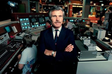 CNN တည်ထောင်သူ မီဒီယာသူဌေးကြီး Ted Turner ကွယ်လွန်   သတင်းနှင့် မီဒီယာ ကွန်ရက်။  ၂၀၂၆ ခုနှစ်၊ မေလ ၇ ရက်။   ကမ္ဘာ့ပထမဆုံး ၂၄ နာရီပတ်လုံး သတင်းထုတ်လွှင့်သည့် CNN ရုပ်သံလိုင်းအား တည်ထောင်ခဲ့သူ မီဒီယာသူဌေးကြီး တက်ဒ်တာနာ (Ted Turner) သည် အမေရိကန်ဒေသစံတော်ချိန် မေလ ၆ ရက် ညပိုင်းတွင် အသက် ၈၇ နှစ်အရွယ်၌ ကွယ်လွန်သွားပြီဖြစ်ကြောင်း Cable News Network (CNN) က အတည်ပြု ကြေညာခဲ့ပါသည်။   ၁၉၈၀ ပြည့်နှစ်တွင် ၎င်းစတင်တည်ထောင်ခဲ့သော CNN သည် ကနဦးတွင် ဝေဖန်မှုများရှိခဲ့သော်လည်း ၁၉၈၁ ခုနှစ် သမ္မတ ရော်နယ်ရေဂင် လုပ်ကြံခံရမှု၊ ၁၉၈၆ ခုနှစ် ချယ်လင်ဂျာ အာကာသလွန်းပျံယာဉ် ပေါက်ကွဲမှုနှင့် ၁၉၉၀ ပြည့်နှစ် ပင်လယ်ကွေ့စစ်ပွဲတို့၏ သတင်းများကို ချက်ချင်းလက်ငင်း အဆက်မပြတ် ထုတ်လွှင့်ပြသနိုင်ခဲ့မှုကြောင့် ကမ္ဘာ့သတင်းလောကတွင် အရှိန်အဝါကြီးမားသော အချက်အချာဖြစ်လာခဲ့ပါသည်။   Ted Turner သည် TBS, TNT, Cartoon Network နှင့် Turner Classic Movies စသည့် ရုပ်သံအင်ပါယာကြီးကို တည်ထောင်ခဲ့သူဖြစ်သလို၊ အမေရိကဖလား ရွက်လှေပြိုင်ပွဲ အနိုင်ရအားကစားသမားနှင့် အားကစားအသင်းကြီးများ၏ ပိုင်ရှင်လည်း ဖြစ်ပါသည်။   ၎င်းသည် လူသားချင်းစာနာထောက်ထားမှုဆိုင်ရာ လုပ်ငန်းများတွင်လည်း ထင်ရှားပြီး ကုလသမဂ္ဂ (UN) သို့ အမေရိကန်ဒေါ်လာ ၁ ဘီလီယံ လှူဒါန်းခဲ့သည့်အပြင် ပတ်ဝန်းကျင်ထိန်းသိမ်းရေးကဏ္ဍများတွင်လည်း များစွာလှူဒါန်းခဲ့သူ ဖြစ်ပါသည်။   #TedTurner #CNN #CableNewsNetwork