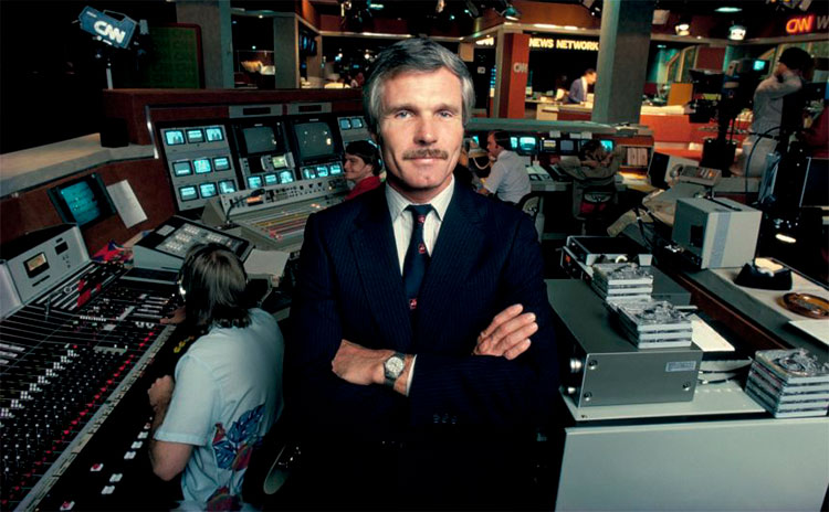 CNN တည်ထောင်သူ မီဒီယာသူဌေးကြီး Ted Turner ကွယ်လွန်   သတင်းနှင့် မီဒီယာ ကွန်ရက်။  ၂၀၂၆ ခုနှစ်၊ မေလ ၇ ရက်။   ကမ္ဘာ့ပထမဆုံး ၂၄ နာရီပတ်လုံး သတင်းထုတ်လွှင့်သည့် CNN ရုပ်သံလိုင်းအား တည်ထောင်ခဲ့သူ မီဒီယာသူဌေးကြီး တက်ဒ်တာနာ (Ted Turner) သည် အမေရိကန်ဒေသစံတော်ချိန် မေလ ၆ ရက် ညပိုင်းတွင် အသက် ၈၇ နှစ်အရွယ်၌ ကွယ်လွန်သွားပြီဖြစ်ကြောင်း Cable News Network (CNN) က အတည်ပြု ကြေညာခဲ့ပါသည်။   ၁၉၈၀ ပြည့်နှစ်တွင် ၎င်းစတင်တည်ထောင်ခဲ့သော CNN သည် ကနဦးတွင် ဝေဖန်မှုများရှိခဲ့သော်လည်း ၁၉၈၁ ခုနှစ် သမ္မတ ရော်နယ်ရေဂင် လုပ်ကြံခံရမှု၊ ၁၉၈၆ ခုနှစ် ချယ်လင်ဂျာ အာကာသလွန်းပျံယာဉ် ပေါက်ကွဲမှုနှင့် ၁၉၉၀ ပြည့်နှစ် ပင်လယ်ကွေ့စစ်ပွဲတို့၏ သတင်းများကို ချက်ချင်းလက်ငင်း အဆက်မပြတ် ထုတ်လွှင့်ပြသနိုင်ခဲ့မှုကြောင့် ကမ္ဘာ့သတင်းလောကတွင် အရှိန်အဝါကြီးမားသော အချက်အချာဖြစ်လာခဲ့ပါသည်။   Ted Turner သည် TBS, TNT, Cartoon Network နှင့် Turner Classic Movies စသည့် ရုပ်သံအင်ပါယာကြီးကို တည်ထောင်ခဲ့သူဖြစ်သလို၊ အမေရိကဖလား ရွက်လှေပြိုင်ပွဲ အနိုင်ရအားကစားသမားနှင့် အားကစားအသင်းကြီးများ၏ ပိုင်ရှင်လည်း ဖြစ်ပါသည်။   ၎င်းသည် လူသားချင်းစာနာထောက်ထားမှုဆိုင်ရာ လုပ်ငန်းများတွင်လည်း ထင်ရှားပြီး ကုလသမဂ္ဂ (UN) သို့ အမေရိကန်ဒေါ်လာ ၁ ဘီလီယံ လှူဒါန်းခဲ့သည့်အပြင် ပတ်ဝန်းကျင်ထိန်းသိမ်းရေးကဏ္ဍများတွင်လည်း များစွာလှူဒါန်းခဲ့သူ ဖြစ်ပါသည်။   #TedTurner #CNN #CableNewsNetwork