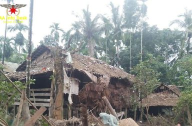 ဂွနှင့်သံတွဲကို စစ်တပ်က လေယာဉ်အုပ်ဖွဲ့ ဗုံးကြဲမှုကြောင့် စစ်ဘေးရှောင်များ ဒဏ်ရာရ   သတင်းနှင့် မီဒီယာ ကွန်ရက်။ ၂၀၂၆ ခုနှစ်၊ ဩဂုတ်လ ၂၁ ရက်။   ရခိုင်ပြည်တောင်ပိုင်းရှိ သံတွဲမြို့နယ်နှင့် ဂွမြို့နယ်များအတွင်း အရပ်သားပြည်သူများ အိပ်မောကျနေသည့် အချိန်၌ စစ်တပ်က တိုက်လေယာဉ်များ အုပ်စုလိုက်အသုံးပြုကာ ရုတ်တရက် ဗုံးကြဲတိုက်ခိုက်ခဲ့သဖြင့် စစ်ဘေးရှောင်များနှင့် ဒေသခံများ ဒဏ်ရာရရှိခဲ့ပြီး နေအိမ်များနှင့် စခန်းအချို့ ပျက်စီးသွားခဲ့သည်။   ဩဂုတ်လ ၂၁ ရက် နံနက်အစောပိုင်း ၁ နာရီဝန်းကျင်တွင် သံတွဲမြို့နယ်၊ ငပလီကမ်းခြေဘက်သို့ စစ်အုပ်စု၏ ဂျက်ဖိုက်တာများနှင့် Y-12 ထောက်ပံ့ရေးလေယာဉ်များအပါအဝင် လေယာဉ် ၁၀ စီးခန့်ဖြင့် ဗုံးအလုံးရေ ၂၀ ထက်မနည်း ကြဲချတိုက်ခိုက်ခဲ့ခြင်းဖြစ်သည်။   ထို့ပြင် နံနက် ၅ နာရီအချိန်တွင်လည်း ဂွမြို့နယ်၊ ညောင်ချောင်းကျေးရွာအနီးရှိ စစ်ဘေးရှောင်စခန်းအနီးသို့ လေကြောင်းမှ ထပ်မံဗုံးကြဲခဲ့သဖြင့် ဧရာဝတီတိုင်းမှ လာရောက်ခိုလှုံနေသည့် စစ်ဘေးရှောင် ၃ ဦးနှင့် ဒေသခံ အမျိုးသား ၁ ဦးတို့ ဗုံးစထိမှန်ကာ ပြင်းထန်သည့် ဒဏ်ရာများ ရရှိသွားခဲ့သည်။   ဂွမြို့နယ်တွင် စစ်ဘေးရှောင်များကို ကူညီပေးနေသူ အမျိုးသားတစ်ဦးက “သံတွဲငပလီ အထိအခိုက် မသိရသေးဘူး။ အိမ်တွေပျက်စီးတယ် ကြားတယ်။ ဂွကတော့ ဧရာဝတီဘက်က စစ်လာရှောင်နေတဲ့ အမျိုးသား နှစ်ယောက်၊ အမျိုးသမီး တစ်ယောက် ထိတယ်။ ဂွနဲ့ သံတွဲကို စစ်တပ်က တမင်ကို ချနေတာ။ ဂျက်ဖိုက်တာ ၈ စီး၊ Y 12 နှစ်စီး နဲ့ကြဲတာ ဗုံးအလုံးရေ က ငပလီကိုချတာ များတယ်” ဟု ပြောသည်။   ညောင်ချောင်းကျေးရွာ လေကြောင်းတိုက်ခိုက်မှုအတွင်း ဧရာဝတီတိုင်း၊ လေးကုန်းကြီးကျေးရွာမှ လာရောက် စစ်ဘေးရှောင်နေသူ ဦးစောဦး၊ မောင်ချမ်းမြေ့အောင်၊ ဒေါ်မသန်းဝင်းတို့ ထိခိုက်ဒဏ်ရာများ ရရှိခဲ့သည့်အပြင် ညောင်ချောင်းကျေးရွာမှ အသက် ၇၆ နှစ်အရွယ် ဒေသခံ ဦးတင်ရွှေတွင်လည်း ညာဘက်ခြေဖဝါး ပွင့်ထွက် ဒဏ်ရာများ ရရှိခဲ့ကြသည်။   အဆိုပါ လေကြောင်းတိုက်ခိုက်မှုကြောင့် အရပ်သားနေအိမ် ၂ လုံးနှင့် စစ်ဘေးရှောင်စခန်း ၁ ခုတို့ ပျက်စီးသွား ခဲ့ရသည်။   AA နှင့်နီးစပ်သည့် ဒေသခံတစ်ဦးကလည်း “ပြည်သူတွေ အိပ်မောကျနေတဲ့ အစောပိုင်းအချိန်ကြီးမှာ လေယာဉ် အုပ်စုလိုက်လာပြီး ဗုံးကြဲတာဆိုတော့ဗျာ။ အခုလည်း ထိခိုက်မှုရှိတယ်။ အခု (AA) နဲ့ မြေပြင်မှာ တိုက်ပွဲတွေ ဖြစ်တိုင်း စစ်အုပ်စုက အရေးနိမ့် နေတော့ အရပ်သားပြည်သူတွေနဲ့ စစ်ရှောင်စခန်းတွေကိုပဲ အခုလို ရည်ရွယ် ချက်ရှိရှိ ရမ်းသမ်းတိုက်ခိုက်နေတာ။ နေတိုင်းလိုလို လေယာဉ်နဲ့ လာကြဲနေတာ” ဟု ပြောသည်။   ပြီးခဲ့သည့် ဩဂုတ်လ ၁၃ ရက်နေ့ကလည်း ဂွမြို့နယ်နှင့် ကျိန္တလီမြို့နယ်အတွင်း စစ်အုပ်စုတပ်၏ လေကြောင်းမှ ဗုံးကြဲတိုက်ခိုက်မှုကြောင့် ကလေးငယ်များနှင့် မိသားစုလိုက်အပါအဝင် အပြစ်မဲ့ အရပ်သား ၈ ဦး သေဆုံးခဲ့ပြီး အများအပြား ဒဏ်ရာရရှိခဲ့သည့် ဖြစ်စဉ်များလည်း ရှိခဲ့သည်။   လက်ရှိတွင် မြေပြင်တိုက်ပွဲများအတွင်း စစ်ရေးအရ အရေးနိမ့်မှုနှင့် ထိခိုက်ကျဆုံးမှုများပြားနေသည့် စစ်အုပ်စု တပ်သည် အရပ်သားပြည်သူများ နေထိုင်ရာ ဒေသများကို လေကြောင်းမှတစ်ဆင့် ဆက်တိုက် ဦးတည် တိုက်ခိုက်နေကြောင်း အာရက္ခတပ်တော် (AA) က ဆိုသည်။   ဓါတ်ပုံ - ပုံဟောင်း (အာရက္ခတပ်တော် AA)   #ဂွ #သံတွဲ