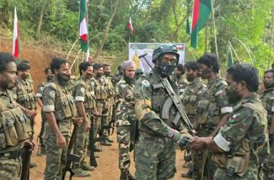 ရခိုင်မြောက်ပိုင်း မောင်တောနယ်စပ်တွင် ကင်းလှည့်နေသည့် AA နှင့် ARSA, RSO ပူးပေါင်းအဖွဲ့ တိုက်ပွဲဖြစ် သတင်းနှင့် မီဒီယာ ကွန်ရက်။ ၂၀၂၆ ခုနှစ်၊ ဩဂုတ်လ ၃၁ ရက်။ ရခိုင်-ဘင်္ဂလားဒေ့ရှ် နယ်စပ်၊ မောင်တောမြို့နယ် တောင်ပိုင်းတွင် လုံခြုံရေးကင်းလှည့်နေသည့် အာရက္ခတပ် တော် (AA) နှင့် နယ်စပ်မှ ခိုးဝင်လာသော ARSA၊ RSO ပူးပေါင်းအဖွဲ့တို့ တိုက်ပွဲဖြစ်ပွားခဲ့ပြီး လက်နက်ကိုင် ၆ ဦးကို အရှင်လက်ရ ဖမ်းဆီးရမိခဲ့ကြောင်း ဒေသခံ စစ်ရေးသတင်းရင်းမြစ်များက ပြောသည်။ မောင်တောမြို့နယ်၊ ကျောက်ပန္ဒူကမ်းခြေနှင့် ဂြင်းတောချောင်းဝကျေးရွာ ပတ်ဝန်းကျင်တို့တွင် ဩဂုတ်လ ၂၉ ရက်နှင့် ၃၀ ရက်နေ့တို့၌ ကင်းလှည့်နေသည့် AA တပ်စိတ်များနှင့် ဘင်္ဂလားဒေ့ရှ်ဘက်မှ ခိုးဝင်လာသော ARSA၊ RSO ပူးပေါင်းအဖွဲ့တို့ ထိတွေ့တိုက်ပွဲဖြစ်ပွားခဲ့ခြင်း ဖြစ်သည်။ ဒေသခံ စစ်ရေးသတင်းရင်းမြစ် အမျိုးသားတစ်ဦးက “နှစ်ရက်ဖြစ်တယ်လို့ သိရတယ်။ ၂၉ ရက်နဲ့ ၃၀ ရက်နေ့ တွေမှာ ဖြစ်တာ။ ARSA၊ RSO အဝင်အထွက် စိပ်နေတာသိလို့ အေအေက ကင်းလှည့်နေတာ။ အခုတည့်တည့် တိုးတာပဲ။ အေအေက အရှင်နဲ့ အသေ ဖမ်းမိတာတွေရှိတယ်။ ထုတ်ပြန်ပါလိမ့်မယ်” ဟု ပြောသည်။ အဆိုပါ တိုက်ပွဲအတွင်းမှ ARSA နှင့် RSO လက်နက်ကိုင် ၆ ဦးကို ဖောက်ခွဲရေးပစ္စည်းများ အပါအဝင် အခြား လက်နက်ခဲယမ်းများနှင့်အတူ အာရက္ခတပ်တော် (AA) က အရှင်လက်ရ ဖမ်းဆီးရမိခဲ့သည်။ လက်ရှိတွင် တိုက်ပွဲဖြစ်ပွားရာ အနီးဝန်းကျင်များကို AA က လိုက်လံရှင်းလင်းလျက်ရှိပြီး နယ်စပ်လုံခြုံရေး အင်အားများကိုလည်း ထပ်မံတိုးမြှင့်ထားသည်။ မောင်တော နယ်စပ်ဒေသတွင် ARSA၊ RSO နှင့် ARA အပါအဝင် အကြမ်းဖက် လက်နက်ကိုင်အဖွဲ့များသည် ဒေသခံ အရပ်သားပြည်သူများအား ခြုံခိုတိုက်ခိုက်ခြင်း၊ ပြန်ပေးဆွဲခြင်းနှင့် ငွေညှစ်ခြင်းများကို မကြာခဏ ပြုလုပ်လေ့ရှိသည်။ ထို့ကြောင့် ဩဂုတ်လ ၉ ရက်နေ့မှစ၍ မောင်တောမြို့နယ်တွင် ညမထွက်ရအမိန့် ထုတ်ပြန်ထားပြီး မြို့တွင်း၊ မြို့ပြင် ဂိတ်ချစစ်ဆေးခြင်းနှင့် ကင်းလှည့်ခြင်းများကို နေ့ရောညပါ ပြုလုပ်ကာ လုံခြုံရေး ပိုမိုတင်းကြပ် ထားသည်။ ဓါတ်ပုံ - (ပုံဟောင်း / Crd) #AA #ARSA #RSO