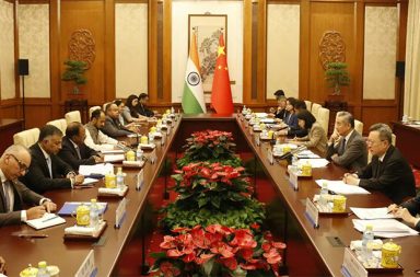တရုတ်-အိန္ဒိယ နယ်စပ်လုံခြုံရေးနဲ့ ပူးပေါင်းဆောင်ရွက်ရေး အချက် ၈ ချက် သဘောတူညီချက် ရရှိ   သတင်းနှင့် မီဒီယာ ကွန်ရက်။ ၂၀၂၆ ခုနှစ်၊ ဩဂုတ်လ ၂၇ ရက်။   ပေကျင်းမြို့၌ ကျင်းပခဲ့သည့် (၂၅) ကြိမ်မြောက် တရုတ်-အိန္ဒိယ နယ်စပ်ရေးရာ အထူးကိုယ်စားလှယ်များ ဆွေးနွေးပွဲတွင် နှစ်နိုင်ငံ နယ်စပ်ဒေသ တည်ငြိမ်ရေးနှင့် စစ်ဘက်၊ စီးပွားရေး ပူးပေါင်းဆောင်ရွက်မှုများ တိုးမြှင့်ရန်အတွက် အချက် ၈ ချက်ပါ သဘောတူညီချက် ရရှိခဲ့ကြောင်း တရုတ်နိုင်ငံခြားရေးဝန်ကြီးဌာနက ထုတ်ပြန်သည်။   ဩဂုတ်လ ၂၅ ရက်နေ့က ပြုလုပ်သည့် အဆိုပါ ဆွေးနွေးပွဲတွင် တရုတ်နိုင်ငံခြားရေးဝန်ကြီး ဝမ်ယိ (Wang Yi) နှင့် အိန္ဒိယ အမျိုးသားလုံခြုံရေးအကြံပေး အဂျစ် ဒိုဗားလ် (Ajit Doval) တို့ တွေ့ဆုံကာ အမြင်ချင်း ဖလှယ်ခဲ့ကြခြင်းဖြစ်သည်။   နှစ်နိုင်ငံ ကိုယ်စားလှယ်များသည် ၂၀၀၅ ခုနှစ်က လက်မှတ်ရေးထိုးခဲ့သည့် မူဝါဒများအတိုင်း နယ်စပ်ဒေသ ငြိမ်းချမ်းရေးကို ထိန်းသိမ်းသွားရန်နှင့် မလိုလားအပ်သည့် နားလည်မှုလွဲမှားခြင်းများ မရှိစေရန် စစ်ဘက်၊ သံတမန်ရေးရာ ဆက်သွယ်ရေး လမ်းကြောင်းများကို တိုးမြှင့်သွားရန် သဘောတူညီခဲ့ကြသည်။   ဆွေးနွေးပွဲ ရလဒ်များအရ ထိပ်တန်းတပ်မှူးများအဆင့် တွေ့ဆုံဆွေးနွေးပွဲ ပြုလုပ်မည့် နေရာ ၂ နေရာ ထပ်မံတိုးချဲ့ခဲ့ပြီး အရှေ့ပိုင်းနှင့် အလယ်ပိုင်း စစ်ဒေသများအတွက် စစ်ဘက် တိုက်ရိုက်ဖုန်းလိုင်း (Hotlines) ၂ လိုင်း ထပ်မံဖွင့်လှစ်ရန် ဆုံးဖြတ်ခဲ့ကြသည်။     ထို့ပြင် နယ်စပ် ကုန်သွယ်ရေးစခန်း ၃ ခု ပြန်လည်ဖွင့်လှစ်နိုင်ခဲ့မှုကို ကြိုဆိုခဲ့ကြပြီး အိန္ဒိယ ဘုရားဖူးများ တိဘက်ဒေသရှိ ကေလာသတောင်သို့ သွားရောက်ခွင့်နှင့် သွားရောက်မည့် အရေအတွက် ပိုမိုတိုးမြှင့်ပေးရေးကိုလည်း သဘောတူခဲ့ကြသည်။   လာမည့် စက်တင်ဘာလတွင် ကျင်းပမည့် နယ်စပ်ဖြတ်ကျော်မြစ်များဆိုင်ရာ ကျွမ်းကျင်သူအဆင့် အစည်းအဝေး၌ ရေထုအချက်အလက် မျှဝေရေးနှင့် နားလည်မှုစာချွန်လွှာ သက်တမ်းတိုးမြှင့်ရေးဆိုင်ရာ ကိစ္စရပ်များကို ဆက်လက်ဆွေးနွေးသွားမည် ဖြစ်သည်။   #China #India #Wang_Yi #Ajit_Doval