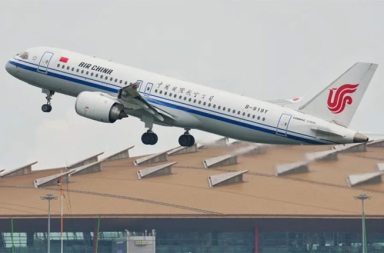 တရုတ်ထုတ် C919 လေယာဉ် နိုင်ငံတကာခရီးစဉ် စတင်ပြေးဆွဲ   သတင်းနှင့် မီဒီယာ ကွန်ရက်။  ၂၀၂၆ ခုနှစ်၊ ဩဂုတ်လ ၁၃ ရက်။   တရုတ်နိုင်ငံက ပြည်တွင်း၌ ကိုယ်တိုင်ဒီဇိုင်းဆွဲ ထုတ်လုပ်ထားသည့် C919 အမျိုးအစား ခရီးသည်တင်လေယာဉ်သည် ၎င်း၏ ပထမဆုံးသော နိုင်ငံတကာ အရပ်ဘက် စီးပွားဖြစ်ခရီးစဉ်ကို အောင်မြင်စွာ ပြေးဆွဲနိုင်ခဲ့ပြီဖြစ်သည်။   ဩဂုတ်လ ၁၂ ရက်နေ့ မွန်းလွဲပိုင်းက ဘေဂျင်းအပြည်ပြည်ဆိုင်ရာလေဆိပ်မှ ထွက်ခွာလာသည့် အဆိုပါလေယာဉ်သည် မွန်ဂိုလီးယားနိုင်ငံ၊ အူလန်ဘာတာ (Ulaanbaatar) မြို့ရှိ လေဆိပ်သစ်သို့ ချောမွေ့စွာ ဆင်းသက်နိုင်ခဲ့သည်။   အဆိုပါ နိုင်ငံတကာခရီးစဉ်ကို လေယာဉ်အမှတ်စဉ် CA723 နှင့် CA724 တို့ဖြင့် ဘေဂျင်းနှင့် အူလန်ဘာတာအကြား နေ့စဉ် ပုံမှန်ပြေးဆွဲသွားမည်ဖြစ်ကြောင်း တရုတ်အစိုးရ မီဒီယာများက ဖော်ပြသည်။   ယင်းသည် C919 လေယာဉ်များအတွက် ပထမဆုံး တိုးချဲ့လိုက်သည့် နိုင်ငံတကာခရီးစဉ်ဖြစ်ပြီး တရုတ်နိုင်ငံထုတ် ခရီးသည်တင် လေယာဉ်ကြီးများ နိုင်ငံတကာ ကောင်းကင်ယံတွင် ပုံမှန်ပြေးဆွဲနိုင်မည့် ခေတ်သစ်တစ်ရပ်ကို ဖွင့်လှစ်လိုက်ခြင်းလည်း ဖြစ်သည်။   ယခုကဲ့သို့ အောင်မြင်စွာ ပြေးဆွဲနိုင်ခြင်းက C919 လေယာဉ်ကြီးအနေဖြင့် နိုင်ငံတကာ မြို့ပြလေကြောင်းပျံသန်းမှု စံချိန်စံညွှန်းများကို အပြည့်အဝ ကိုက်ညီဖြတ်ကျော်နိုင်ပြီဖြစ်ကြောင်း သက်သေပြလိုက်ခြင်းဖြစ်သည်။   အမေရိကန် ဘိုးရင်းနှင့် ဥရောပ၏ အဲဘတ်စ် လေယာဉ်ကြီးများ ကြီးစိုးထားသော ခရီးသည်တင် ဂျက်လေယာဉ် ဈေးကွက်ကို တရုတ်က ပထမဆုံး ဝင်ရောက်လာခြင်းလည်း ဖြစ်သည်။   #C919