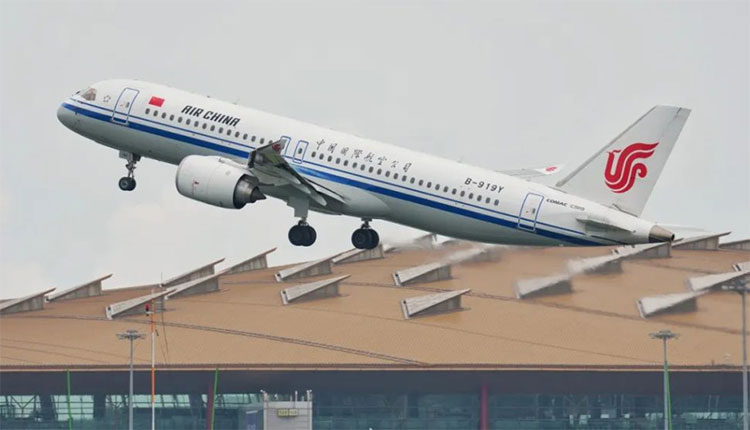 တရုတ်ထုတ် C919 လေယာဉ် နိုင်ငံတကာခရီးစဉ် စတင်ပြေးဆွဲ   သတင်းနှင့် မီဒီယာ ကွန်ရက်။  ၂၀၂၆ ခုနှစ်၊ ဩဂုတ်လ ၁၃ ရက်။   တရုတ်နိုင်ငံက ပြည်တွင်း၌ ကိုယ်တိုင်ဒီဇိုင်းဆွဲ ထုတ်လုပ်ထားသည့် C919 အမျိုးအစား ခရီးသည်တင်လေယာဉ်သည် ၎င်း၏ ပထမဆုံးသော နိုင်ငံတကာ အရပ်ဘက် စီးပွားဖြစ်ခရီးစဉ်ကို အောင်မြင်စွာ ပြေးဆွဲနိုင်ခဲ့ပြီဖြစ်သည်။   ဩဂုတ်လ ၁၂ ရက်နေ့ မွန်းလွဲပိုင်းက ဘေဂျင်းအပြည်ပြည်ဆိုင်ရာလေဆိပ်မှ ထွက်ခွာလာသည့် အဆိုပါလေယာဉ်သည် မွန်ဂိုလီးယားနိုင်ငံ၊ အူလန်ဘာတာ (Ulaanbaatar) မြို့ရှိ လေဆိပ်သစ်သို့ ချောမွေ့စွာ ဆင်းသက်နိုင်ခဲ့သည်။   အဆိုပါ နိုင်ငံတကာခရီးစဉ်ကို လေယာဉ်အမှတ်စဉ် CA723 နှင့် CA724 တို့ဖြင့် ဘေဂျင်းနှင့် အူလန်ဘာတာအကြား နေ့စဉ် ပုံမှန်ပြေးဆွဲသွားမည်ဖြစ်ကြောင်း တရုတ်အစိုးရ မီဒီယာများက ဖော်ပြသည်။   ယင်းသည် C919 လေယာဉ်များအတွက် ပထမဆုံး တိုးချဲ့လိုက်သည့် နိုင်ငံတကာခရီးစဉ်ဖြစ်ပြီး တရုတ်နိုင်ငံထုတ် ခရီးသည်တင် လေယာဉ်ကြီးများ နိုင်ငံတကာ ကောင်းကင်ယံတွင် ပုံမှန်ပြေးဆွဲနိုင်မည့် ခေတ်သစ်တစ်ရပ်ကို ဖွင့်လှစ်လိုက်ခြင်းလည်း ဖြစ်သည်။   ယခုကဲ့သို့ အောင်မြင်စွာ ပြေးဆွဲနိုင်ခြင်းက C919 လေယာဉ်ကြီးအနေဖြင့် နိုင်ငံတကာ မြို့ပြလေကြောင်းပျံသန်းမှု စံချိန်စံညွှန်းများကို အပြည့်အဝ ကိုက်ညီဖြတ်ကျော်နိုင်ပြီဖြစ်ကြောင်း သက်သေပြလိုက်ခြင်းဖြစ်သည်။   အမေရိကန် ဘိုးရင်းနှင့် ဥရောပ၏ အဲဘတ်စ် လေယာဉ်ကြီးများ ကြီးစိုးထားသော ခရီးသည်တင် ဂျက်လေယာဉ် ဈေးကွက်ကို တရုတ်က ပထမဆုံး ဝင်ရောက်လာခြင်းလည်း ဖြစ်သည်။   #C919