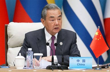 တရုတ်နိုင်ငံခြားရေးဝန်ကြီး ဝမ်ယိ တောင်ကိုရီးယားနှင့် အင်ဒိုနီးရှားသို့ သွားမည်   သတင်းနှင့် မီဒီယာ ကွန်ရက် ၂၀၂၆ ခုနှစ်၊ ဩဂုတ်လ ၁၉ ရက်။   တရုတ်နိုင်ငံခြားရေးဝန်ကြီး ဝမ်ယိ (Wang Yi) သည် တောင်ကိုရီးယားနှင့် အင်ဒိုနီးရှားနိုင်ငံများသို့ ဩဂုတ်လ ၁၉ ရက်မှ ၂၂ ရက်နေ့အထိ သွားရောက်မည့် ၄ ရက်ကြာ တရားဝင် ခရီးစဉ်ကို စတင်လိုက်ပြီကြောင်း ဆင်ဟွာ သတင်းဌာနက ထုတ်ပြန်သည်။   ယင်းခရီးစဉ်သည် ဝမ်ယိအတွက် ၅ နှစ်တာကာလအတွင်း တောင်ကိုရီးယားနိုင်ငံသို့ ပထမဆုံးအကြိမ် သွားရောက်ခြင်းဖြစ်ပြီး ဩဂုတ်လ ၁၉ ရက်မှ ၂၀ ရက်နေ့အထိ သွားရောက်မည် ဖြစ်သည်။   ခရီးစဉ်အတွင်း တောင်ကိုရီးယား သမ္မတ လီဂျေမြောင် (Lee Jae Myung) နှင့် တွေ့ဆုံကာ နှစ်နိုင်ငံ ဆက်ဆံရေးနှင့် ဒေသတွင်း ရေးရာများကို ဆွေးနွေးမည်ဖြစ်သည်။   နိုင်ငံခြားရေးဝန်ကြီး ချိုဟျွန်း (Cho Hyun)၊ အမျိုးသားလုံခြုံရေးအကြံပေး ဝီဆောင်လတ် (Wi Sung-lac) တို့နှင့်လည်း သီးခြားစီ တွေ့ဆုံသွားမည် ဖြစ်သည်။   ယခုခရီးစဉ်သည် နိုဝင်ဘာလအတွင်း တရုတ်နိုင်ငံ၌ ကျင်းပမည့် အာရှ-ပစိဖိတ် စီးပွားရေး ပူးပေါင်းဆောင်ရွက်ရေး (APEC) ထိပ်သီးအစည်းအဝေး မတိုင်မီ နှစ်နိုင်ငံ ဆက်ဆံရေး ပိုမိုကောင်းမွန်စေရန်နှင့် အဆင့်မြင့် ဆွေးနွေးပွဲများအတွက် ပြင်ဆင်ရန် ရည်ရွယ်ခြင်း ဖြစ်သည်။   တောင်ကိုရီးယား ခရီးစဉ်အပြီးတွင် ဝမ်ယိသည် အင်ဒိုနီးရှားနိုင်ငံသို့ ဆက်လက် ထွက်ခွာမည်ဖြစ်သည်။   အင်ဒိုနီးရှား၌ ရောက်ရှိစဉ်အတွင်း တရုတ်-အင်ဒိုနီးရှား ဘက်စုံ စတိုရီဂျစ် ဆွေးနွေးပွဲ မူဘောင်သစ်ကို သဘာပတိအဖြစ် ဦးဆောင်ကျင်းပမည်ဖြစ်သလို၊ တရုတ် ကာကွယ်ရေးဝန်ကြီး ဒေါင်ဂျွန် (Dong Jun) နှင့်အတူ နှစ်နိုင်ငံ နိုင်ငံခြားရေးနှင့် ကာကွယ်ရေး ဝန်ကြီးများအဆင့် (2+2) ဒုတိယအကြိမ် ပူးတွဲဆွေးနွေးပွဲသို့လည်း တက်ရောက်သွားမည်ဖြစ်သည်ဟု ဆိုသည်။   #ဝမ်ယိ #Wang_Yi