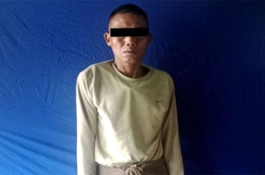 ကျောက်တော်တွင် သက်ငယ် မုဒိန်းမှု ကျူးလွန်သူအား AA တရားရုံးက ထောင်ဒဏ် နှစ် ၃၀ ချမှတ် သတင်းနှင့် မီဒီယာ ကွန်ရက်။ ၂၀၂၆ ခုနှစ်၊ စက်တင်ဘာလ ၇ ရက်။ ရခိုင်ပြည်၊ ကျောက်တော်မြို့နယ်တွင် အသက် ၁၄ နှစ်အရွယ် မိန်းကလေးတစ်ဦးအား အဓမ္မပြုကျင့်ခဲ့သူကို အလုပ်ကြမ်းနှင့် ထောင်ဒဏ် အနှစ် ၃၀ ချမှတ်လိုက်ကြောင်း အာရက္ခပြည်သူ့တော်လှန်ရေးအစိုးရ၏ အာရက္ခမှု ခင်းနှင့် ဆက်စပ်သတင်းများ ထုတ်ပြန်ရေးအဖွဲ့က စက်တင်ဘာလ ၆ ရက်တွင် သတင်းထုတ်ပြန်သည်။ ထောင်ဒဏ်ချမှတ်ခံရသူ ကျောက်တော်မြို့နယ်၊ သိန်းတန်ကျေးရွာနေ အသက် ၅၅ နှစ်အရွယ် ဦးမောင်အေးလှ (အဖ-ဦးစိန်ထွန်းမောင်) သည် ကျောက်တလုံးရွာနေ အသက် ၁၄ နှစ်အရွယ် မိန်းကလေးအား မုဒိမ်းမှုအပြင် ဓမ္မတာနှင့် ဆန့်ကျင်သည့် ကာမစပ်ယှက်ခြင်းများကို အတင်းအဓမ္မ ကျူးလွန်ကြောင်း စစ်ဆေးပေါ်ပေါက်ခဲ့ခြင်း ဖြစ်သည်။ ထို့ကြောင့် တရားခံ ဦးမောင်အေးလှ ကျူးလွန်ခဲ့သော ပြစ်မှုများအတွက် မြောက်ဦးခရိုင် တရားရုံးက ရာဇသတ် ကြီးပုဒ်မ ၃၇၆ (မုဒိမ်းမှု) အတွက် အလုပ်ကြမ်းနှင့် ထောင်ဒဏ် အနှစ် ၂၀၊ ရာဇသတ်ကြီးပုဒ်မ ၃၇၇ (ဓမ္မတာနှင့် ဆန့်ကျင်သည့် ကာမစပ်ယှက်ခြင်း) အတွက် အလုပ်ကြမ်းနှင့် ထောင်ဒဏ် ၁၀ နှစ် အမိန့်ချမှတ်ခဲ့သည်။ အဆိုပါ ပြစ်ဒဏ်များကို ကျူးလွန်သည့် တရားခံအား သီးခြားစီ ကျခံစေရန် မြောက်ဦးခရိုင် တရားရုံးက အမိန့်ချ မှတ်လိုက်ခြင်း ဖြစ်သည်။ ရခိုင်ပြည်အတွင်း နေထိုင်သည့် ရှေ့နေအမျိုးသမီးတစ်ဦးက ”လက်ရှိအားလုံးလည်း ကြားမှာပါ ဒီကလေးသူငယ် အပါအဝင် မုဒိမ်းမှုတွေကို တပ်တော်က အထူးတရားရုံးနဲ့ပါ ဆောင်ရွက်မယ်လို့ သိရပါတယ်။ ရခိုင်ပြည်ထဲမှာ ရှိနေတဲ့ ကျမတို့တွေကလည်း တရားမျှတအောင် ကြိုးစားပါမယ်။ တချို့ ကျေးရွာအုပ်စုလိုက် အမျိုးသမီး တွေကို ချိတ်ဆက်ပြီး ဒီလိုမျိုးအမှုတွေ ပေါ်ပေါက်ရင် ရဲရဲဝံ့ဝံ့ ဆောင်ရွက်ဖို့ တောင်းဆိုကြဖို့လည်း ပြောဆိုကြ ပါတယ်။ အသိပညာပေးမှုတွေအပြင် မြန်ဆန်အောင် ထိရောက်အောင်လုပ်ရမှာပါ” ဟု ပြောသည်။ ထို့ပြင် အမျိုးသမီးများနှင့် ကလေးသူငယ်များအပေါ် ကျူးလွန်သည့် မုဒိမ်းမှုနှင့် လိင်ပိုင်းဆိုင်ရာ အကြမ်းဖက်မှု များကို တရားဥပဒေအရ ထိရောက်စွာ အရေးယူဆောင်ရွက်နေကြောင်းလည်း အာရက္ခတပ်တော် (AA) က ထုတ်ပြန်ထားသည်။ ယခုအမှုမှာ ပြီးခဲ့သည့် ၂၀၂၆ ခုနှစ်၊ ဧပြီလ ၇ ရက်က ရမ်းချောင်းဒေသအတွင်း ဥယျာဉ်ခြံတစ်ခုတွင် အစောင့် လုပ်ကိုင်နေသည့် အသက် ၁၄ နှစ်အရွယ် မိန်းကလေးငယ်ကို ဥယျာဉ်ခြံပိုင်ရှင် ဦးမောင်အေးလှက အတင်းအဓမ္မ ပြုကျင့်ခဲ့ခြင်းဖြစ်သည်။ မိသားစုများက မေလ ၁၅ ရက်တွင် သက်ဆိုင်ရာသို့ တိုင်ကြားခဲ့ပြီးနောက် ကျူးလွန်သူ ဦးမောင်အေးလှသည် ထွက်ပြေးတိမ်းရှောင်ခဲ့သည်။ ထို့နောက် ၎င်းအား ဇူလိုင်လ ၃၀ ရက်တွင် နေအိမ်၌ ဒီလပ် (မြို့မရဲစခန်း) က ဖမ်းဆီးရမိခဲ့ပြီး အမှုကို စုံစမ်းစစ် ဆေးကာ လက်ရှိတွင် အလုပ်ကြမ်းနှင့် ထောင်ဒဏ် နှစ် ၃၀ ချမှတ်လိုက်ခြင်းဖြစ်သည်။ #ကျောက်တော် #သက်ငယ်မုဒိမ်း