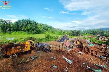 တနင်္သာရီတွင် စစ်တပ်က လေကြောင်းမှ ဗုံးကြဲအပြီး ရွာသားနှစ်ဦးကို ဖမ်းဆီးသွား သတင်းနှင့် မီဒီယာ ကွန်ရက်။ ၂၀၂၆ ခုနှစ်၊ စက်တင်ဘာလ ၁ ရက်။ တနင်္သာရီတိုင်း၊ မြိတ်ခရိုင်၊ တနင်္သာရီမြို့နယ်၊ ရေခမ်းချောင်းကျေးရွာအတွင်းသို့ စစ်ကြောင်းထိုးလာသည့် စစ်အုပ်စုတပ်က ဒေသခံ ရွာသားနှစ်ဦးကို ဖမ်းဆီး၍ ဇဝဲကျေးရွာအခြေစိုက် ခမရ (၅၅၆) တပ်ရင်းသို့ ခေါ်ဆောင် သွားကြောင်း ဒေသခံများက ပြောသည်။ ပြီးခဲ့သည့် ဩဂုတ်လ ၃၁ ရက်နေ့ ညနေ ၄ နာရီခန့်တွင် ဇဝဲကျေးရွာဘက်မှ ရေခမ်းချောင်းကျေးရွာသို့ စစ်ကြောင်း ပြန်ထိုးလာသည့် အမှတ် (၅၅၆) ခြေမြန်တပ်ရင်းမှ အဆိုပါ ရွာသားနှစ်ဦးကို ဖမ်းဆီးသွားခဲ့ခြင်း ဖြစ်သည်။ ဖမ်းဆီးခံရသူများမှာ အသက် ၂၀ အရွယ်နှင့် အသက် ၅၀ အရွယ် အမျိုးသားနှစ်ဦး ဖြစ်သည်။ အင်အား ၁၀၀ ခန့်ပါဝင်သည့် အဆိုပါ စစ်အုပ်စု စစ်ကြောင်းသည် ဩဂုတ်လ ၂၈ ရက်နေ့က တုံးဗျောကျေးရွာမှ တစ်ဆင့် တောလမ်းအတိုင်း ရေခမ်းချောင်းကျေးရွာသို့ စစ်ကြောင်းစတင်ထိုးလာခဲ့ပြီး၊ ဩဂုတ်လ ၂၉ ရက်နေ့ တွင် ဇဝဲကျေးရွာဘက်သို့ ပြန်သွားဟန်ပြကာ ရွာအတွင်းသို့ ပြန်လည်ဝင်ရောက်လာခဲ့ခြင်း ဖြစ်သည်။ အသက် ၄၀ ခန့်အရွယ် ဒေသခံ ရွာသားတစ်ဦးက "သူတို့ ထွက်သွားပြီအထင်နဲ့ ရွာထဲဝင်တဲ့အချိန်မှာ ပြန်လှည့် ဝင်လာတာနဲ့ တိုးမိပြီး အဖမ်းခံလိုက်ရတာ" ဟု ပြောသည်။ လက်ရှိတွင် ဖမ်းဆီးခံထားရသူများနှင့် တွေ့ဆုံခွင့် မရရှိသေးသဖြင့် မိသားစုဝင်များအနေဖြင့် ၎င်းတို့၏ လုံခြုံရေးအတွက် စိုးရိမ်ပူပင်နေကြရသည်။ အဆိုပါ ဖမ်းဆီးမှု မဖြစ်ပွားမီ ဩဂုတ်လ ၃၁ ရက် မွန်းတည့် ၁၂ နာရီခန့်တွင်လည်း စစ်အုပ်စု က ရေခမ်း ချောင်းကျေးရွာ ဝန်းကျင်ကို ဂျက်တိုက်လေယာဉ်ဖြင့် ဗုံးကြဲတိုက်ခိုက်ခဲ့သေးသော်လည်း လူထု ထိခိုက်ဒဏ်ရာ ရရှိမှု မရှိခဲ့ကြောင်း ရွာသားများက ပြောသည်။ ရေခမ်းချောင်းကျေးရွာသည် ဇဝဲ-တကူ သွားလာသည့် လမ်းပိုင်းပေါ်တွင် တည်ရှိပြီး အိမ်ခြေ ၃၀ ခန့်သာရှိသည့် ကျေးရွာငယ်တစ်ခု ဖြစ်သည်။ #တနင်္သာရီ