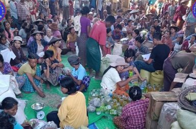 ရခိုင်တောင်ပိုင်း စစ်ဘေးရှောင်များအတွက် အခြေခံ စားနပ်ရိက္ခာ အရေးပေါ် လိုအပ်နေ သတင်းနှင့် မီဒီယာ ကွန်ရက်။ ၂၀၂၆ ခုနှစ်၊ စက်တင်ဘာလ ၁၄ ရက်။ ရခိုင်ပြည် တောင်ပိုင်း၊ ကျောက်ဖြူခရိုင်အတွင်းက စစ်ဘေးရှောင် ပြည်သူများအတွက် အခြေခံ စားနပ်ရိက္ခာနှင့် အသုံးအဆောင်များ အရေးပေါ် အကူအညီ လိုအပ်နေကြောင်း ‘ဇင်ချောင်း လူငယ်ပရဟိတအသင်း’ တာဝန်ရှိသူက ပြောသည်။ ကျောက်ဖြူမြို့နယ်နှင့် ရမ်းဗြဲမြို့နယ်တို့တွင် စုစုပေါင်း စစ်ဘေးရှောင် ဦးရေ ၃ သောင်းကျော် ရောက်ရှိ ခိုလှုံ လျက်ရှိရာ ၎င်းတို့အနက် အရေးပေါ် ကူညီစောင့်ရှောက်ရန် လိုအပ်နေသည့် စစ်ဘေးရှောင် ဦးရေ ၅,၁၀၀ အတွက် အခြေခံ စားနပ်ရိက္ခာများ ပိုမို အခက်အခဲ ဖြစ်ပေါ်နေခြင်းဖြစ်သည်။ ဇင်ချောင်း လူငယ်ပရဟိတအသင်း တာဝန်ရှိသူတစ်ဦးက “လိုအပ်တာက အစုံပါ ဒါပေမဲ့ စားနပ်ရိက္ခာက နေ့ တိုင်းစားနေရတာ ဆိုတော့လေ လိုအပ်တာက ဆေးဝါး၊ အသုံးအဆောင်၊ စားနပ်ရိက္ခာ အစုံပါ။ ပညာရေး အတွက် ကျောင်းသုံးပစ္စည်း စစ်ရှောင်က တခြားမြို့နယ်ထဲမှာလည်း ရှိပါတယ်။ ကျောက်ဖြူထဲ သုံးသောင်း ကျော်ပါ” ဟု ပြောသည်။ အဆိုပါ စစ်ဘေးရှောင် ဦးရေ ၅,၁၀၀ အတွက် ၁ လစာ ဆန်တောင်းရေ ၁၀,၂၀၀ အရေးပေါ် လိုအပ်လျက်ရှိရာ ဒေသတွင်း လက်ရှိ ပေါက်ဈေး ဆန် ၁ တောင်းလျှင် ငွေကျပ် ၁၆,၀၀၀ နှုန်းဖြင့် တွက်ချက်ပါက ၁ လစာ ဆန်ဖိုး ကုန်ကျစရိတ်မှာ ငွေကျပ် ၁,၆၃၂ သိန်း (ကျပ် ၁၆၃,၂၀၀,၀၀၀) အထိ ရှိနေသည်။ လက်ရှိတွင် ကျောက်ဖြူ-စနဲ-ရမ်းဗြဲ လမ်းပိုင်း၌ စစ်အုပ်စုတပ်နှင့် အာရက္ခတပ်တော် (AA) တို့အကြား တိုက်ပွဲ များ ဆက်လက်ဖြစ်ပွားနေပြီး လမ်းပန်းဆက်သွယ်ရေး ခက်ခဲခြင်းကြောင့် ရိက္ခာများ ပြတ်တောက်လျက်ရှိ သည်။ တိုက်ပွဲများနှင့် လေကြောင်းမှ ဗုံးကြဲတိုက်ခိုက်မှု အန္တရာယ်များကြောင့် ကျောက်ဖြူခရိုင်ရှိ ကျေးရွာများမှ စွန့်ခွာ ကာ နီးစပ်ရာ ဘုန်းတော်ကြီးကျောင်းများ၊ တောတောင်များနှင့် ယာယီစစ်ဘေးရှောင် စခန်းများတွင် ခိုလှုံနေကြ ရခြင်း ဖြစ်သည်။ ကုန်းလမ်း၊ ရေလမ်း သွားလာခွင့်များနှင့် ကုန်စည်ကူးသန်းမှုများ ပိတ်ဆို့ခံထားရသဖြင့် ဆန်၊ ဆီ အပါအဝင် အခြေခံ စားသောက်ကုန်များ ဈေးနှုန်း အဆမတန် မြင့်တက်နေပြီး စားနပ်ရိက္ခာ ပြတ်လပ်မှုနှင့် ရင်ဆိုင်နေရ သည်။ ထို့ပြင် ဆေးဝါးများ တင်သွင်းရန် ခက်ခဲခြင်းနှင့် ကျန်းမာရေးဝန်ထမ်း နည်းပါးခြင်းတို့ကြောင့် ကလေးသူငယ် များ၊ သက်ကြီးရွယ်အိုများနှင့် မီးဖွားခါနီး မိခင်များ ကျန်းမာရေးစောင့်ရှောက်မှု လုံလောက်စွာ မရရှိဘဲ အခက် အခဲ ဖြစ်နေကြရသည်။ ဒေသတွင်း လူမှုကူညီရေး အသင်းအဖွဲ့များက တတ်နိုင်သမျှ ကူညီထောက်ပံ့ပေးနေသော်လည်း လမ်းကြောင်း ပိတ်ဆို့မှုများနှင့် ကန့်သတ်ချက်များကြောင့် ထောက်ပံ့မှုမှာ လိုအပ်ချက်ထက် များစွာ လျော့နည်းနေသဖြင့် အမျိုးသားရေး စာနာထောက်ထားမှုဖြင့် ဝိုင်းဝန်း လှူဒါန်းပေးကြရန် ဇင်ချောင်း လူငယ်ပရဟိတအသင်းက မေတ္တာရပ်ခံ တောင်းဆိုထားသည်။ ဓာတ်ပုံ - (ကျောက်ဖြူခရိုင်အတွင်းက စစ်ဘေးရှောင် ပြည်သူအချို့ / ဇင်ချောင်း လူငယ်ပရဟိတအသင်း) #ကျောက်ဖြူခရိုင်