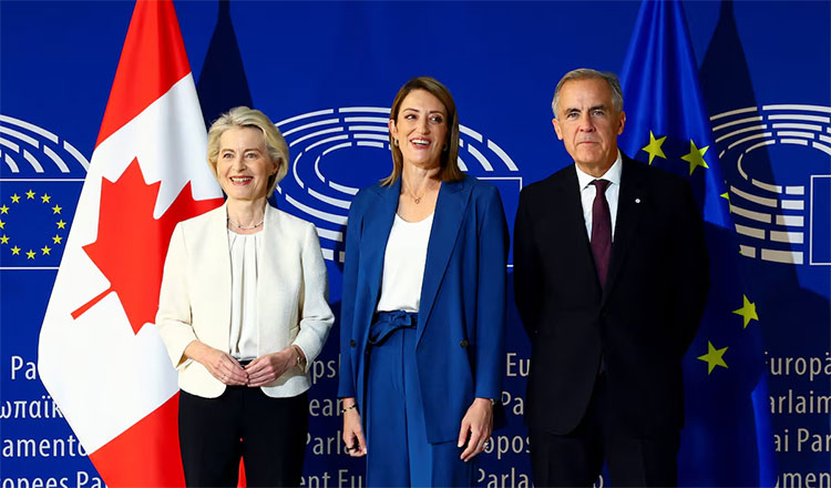ကနေဒါကို EU ၏ ပထမဆုံး ပူးတွဲအဖွဲ့ဝင်အဖြစ် ဖိတ်ခေါ်မှုအပေါ် အမေရိကန် သမ္မတ သတိပေး သတင်းနှင့် မီဒီယာ ကွန်ရက်။ ၂၀၂၆ ခုနှစ်၊ စက်တင်ဘာလ ၁၇ ရက်။ ဥရောပသမဂ္ဂ (EU) ၏ ပထမဆုံး "ပူးတွဲအဖွဲ့ဝင်" (Associate Member) အဖြစ် ကနေဒါနိုင်ငံအား လက်ခံရန် ဥရောပကော်မရှင် ဥက္ကဋ္ဌ အာဆူလာ ဗွန်ဒါလိုင်ယန် (Ursula von der Leyen) က ဖိတ်ခေါ်လိုက်သည်။ သို့သော်လည်း အဆိုပါ အရေးယူဆောင်ရွက်ချက်သည် ရန်လိုသည့် အပြုအမူ ဖြစ်နိုင်ကြောင်း အမေရိကန် သမ္မတ ဒေါ်နယ်ထရမ့်က တုံ့ပြန် သတိပေးလိုက်သည်။ အမေရိကန် သမ္မတ ဒေါ်နယ်ထရမ့်က အကယ်၍ ဥရောပသမဂ္ဂ၏ မူလရည်ရွယ်ချက်မှာ သဘောထား မှန်ကန်မှု မရှိပါက ဥရောပ သမဂ္ဂအပေါ် ပြင်းထန်သည့် ပို့ကုန်အခွန်များ တိုးမြှင့် စည်းကြပ်ခြင်း သို့မဟုတ် ကုန်သွယ်ရေး ပိတ်ပင်ခြင်းများ ပြုလုပ်သွားမည်ဟု သတိပေးခဲ့သည်။ ဥရောပပါလီမန် မိန့်ခွန်းအတွင်း အာဆူလာ ဗွန်ဒါလိုင်ယန်က ယင်းသို့ အဆိုပြုခဲ့ခြင်းဖြစ်ပြီး၊ အခမ်းအနားသို့ တက်ရောက်နေသည့် ကနေဒါ ဝန်ကြီးချုပ် မာခ် ကာနီ (Mark Carney) ကလည်း ပိုမိုခိုင်မာသည့် မဟာမိတ်အဖြစ် ပူးပေါင်းဆောင်ရွက်ရေး ကမ်းလှမ်းချက်ကို ကြိုဆိုခဲ့သည်။ ယခု ကမ်းလှမ်းမှုသည် အမေရိကန် သမ္မတ ဒေါ်နယ်ထရမ့် အုပ်ချုပ်ရေးအဖွဲ့ အပါအဝင် တရုတ်နိုင်ငံတို့နှင့် ကုန်သွယ်ရေးဆိုင်ရာ တင်းမာမှုများ ရင်ဆိုင်နေရချိန်၌ ထွက်ပေါ်လာခြင်း ဖြစ်သည်။ အမေရိကန်နှင့် ကုန်သွယ်ရေး ဆွေးနွေးပွဲများ ပျက်ပြားသွားခဲ့ပြီးနောက် ကနေဒါနိုင်ငံသည် လာမည့် ၁၀ နှစ်အတွင်း အမေရိကန် မဟုတ်သော အခြားနိုင်ငံများနှင့် ကုန်သွယ်မှုကို နှစ်ဆတိုးမြှင့်ရန် ကြိုးပမ်းလျက် ရှိသည်။ #Canada #EU