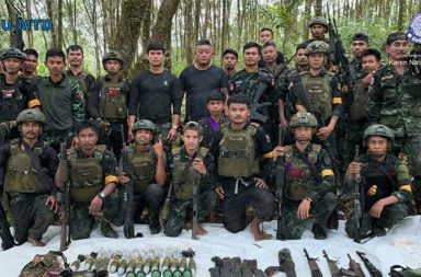 တနင်္သာရီတိုင်း ပုလောတွင် စစ်တပ်၏ ကာကင်းစခန်းကို တော်လှန်ရေးတပ်များ သိမ်းပိုက် သတင်းနှင့် မီဒီယာ ကွန်ရက်။ ၂၀၂၆ ခုနှစ်၊ အောက်တိုဘာလ ၁၃ ရက်။ တနင်္သာရီတိုင်း၊ ပုလောမြို့နယ်၊ မြိတ်-ထားဝယ် လမ်းမကြီးပေါ်ရှိ စစ်တပ်၏ ကာကင်းစခန်းတစ်ခုကို ကရင်အမျိုးသား လွတ်မြောက်ရေး တပ်မတော် KNLA နှင့် ပြည်သူ့ကာကွယ်ရေး ပူးပေါင်းတပ်များက တိုက်ခိုက် သိမ်းပိုက်ခဲ့သည်။ ပုလောမြို့နယ်၊ မကျည်းကုန်းကျေးရွာအနီးတွင် တပ်စွဲထားသည့် စစ်အုပ်စု ခလရ (၂၈၅) တပ်ရင်း၏ ကာကင်းစခန်းကို အောက်တိုဘာလ ၁၂ ရက် နံနက် ၆ နာရီခွဲအချိန်တွင် KNLA တပ်မဟာ (၄) အထူးတပ်ဖွဲ့၊ ပြည်သူ့ကာကွယ်ရေးတပ်မတော် (PDF) မြိတ်ခရိုင် အမှတ် (၁) တပ်ရင်းတို့ ပူးပေါင်း၍ စတင် တိုက်ခိုက်ခဲ့ခြင်းဖြစ်သည်။ တိုက်ပွဲအတွင်း ပါဝင်ခဲ့သူ ပူးပေါင်းတပ်ဖွဲ့ တာဝန်ရှိသူတစ်ဦးက “တိုက်ပွဲက တော်တော်လေးကြမ်းတယ်၊ စစ်တပ်ဘက်က အင်အားက ၂၅ ယောက်လောက်ရှိတယ်၊ ၆၀ မမ ဗုံးသီးတွေရော ပွိုင့်ဖိုက်နဲ့ပါ ပြန်ပြီး ပစ် ခတ်ခဲ့သေးတာ” ဟု မြေပြင် တိုက်ပွဲအခြေအနေကို ပြောပြသည်။ နှစ်ဖက်တိုက်ပွဲမှာ ၁ နာရီခန့် အပြင်းအထန် ကြာမြင့်ခဲ့ပြီး နံနက် ၇ နာရီခွဲအချိန်တွင် အဆိုပါ ကာကင်းစခန်း တစ်ခုလုံးကို ပူးပေါင်းတပ်များက အပြီးသတ် သိမ်းပိုက်နိုင်ခဲ့သည်။ အဆိုပါ တိုက်ခိုက်မှုကြောင့် စစ်အုပ်စုတပ်ဘက်မှ တပ်ကြပ်ကြီး ၁ ဦးအပါအဝင် မျက်မြင် ၅ ဦး သေဆုံးခဲ့ပြီး ဒဏ်ရာရရှိသူများလည်း ရှိသည်။ ထို့ပြင် တိုက်ပွဲအတွင်းမှ MA-1 ၁ လက်၊ MA-3 ၁ လက်၊ OG ၁ လက်၊ AK ၁ လက် စုစုပေါင်း သေနတ် ၄ လက်၊ ၆၀ မမ စိန်ပြောင်း ၁ ခု၊ ၆၀ မမ ဗုံးသီး ၁၄ လုံး၊ အီနာဂါ ၆ လုံး၊ ကျည်ဘောက် ၆ ခုနှင့် ခဲယမ်းအချို့ကို သိမ်းဆည်းရမိခဲ့ကြောင်း သတင်း ထုတ်ပြန်ထားသည်။ မကျည်းကုန်းကျေးရွာသည် မြိတ်-ထားဝယ် သွား အမှတ် (၈) ပြည်ထောင်စု လမ်းမကြီးပေါ်တွင် တည်ရှိပြီး လက်ရှိတွင် ပုလောမြို့နယ် အနီးဝန်းကျင် နေရာအများအပြားကို ပြည်သူ့ကာကွယ်ရေး ပူးပေါင်းတပ်များက စိုးမိုးထိန်းချုပ်ထားသဖြင့် နှစ်ဖက် ထိတွေ့တိုက်ပွဲများ ဆက်လက် ပြင်းထန်လျက်ရှိသည်။ ဓာတ်ပုံ - (ပုလောမြို့နယ်အတွင်း ကာကင်းစခန်း တိုက်ခိုက်သိမ်းပိုက်အပြီး စစ်အုပ်စုတပ်ထံမှ သိမ်းဆည်းရမိ ခဲ့သော လက်နက်ခဲယမ်းများ။ / Crd) #KNLA #တနင်္သာရီတိုင်း